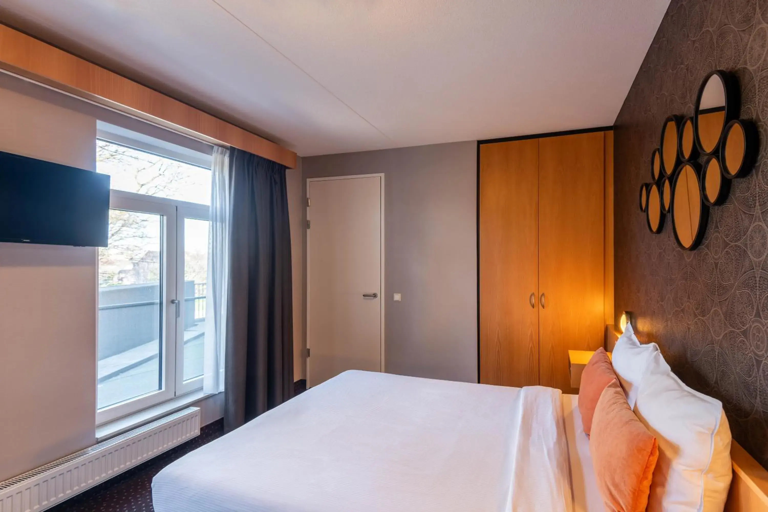 Single Room with Bathroom - single occupancy in Hotel Aalsmeer Single Room with Bathroom - single occupancy in Hotel Aalsmeer