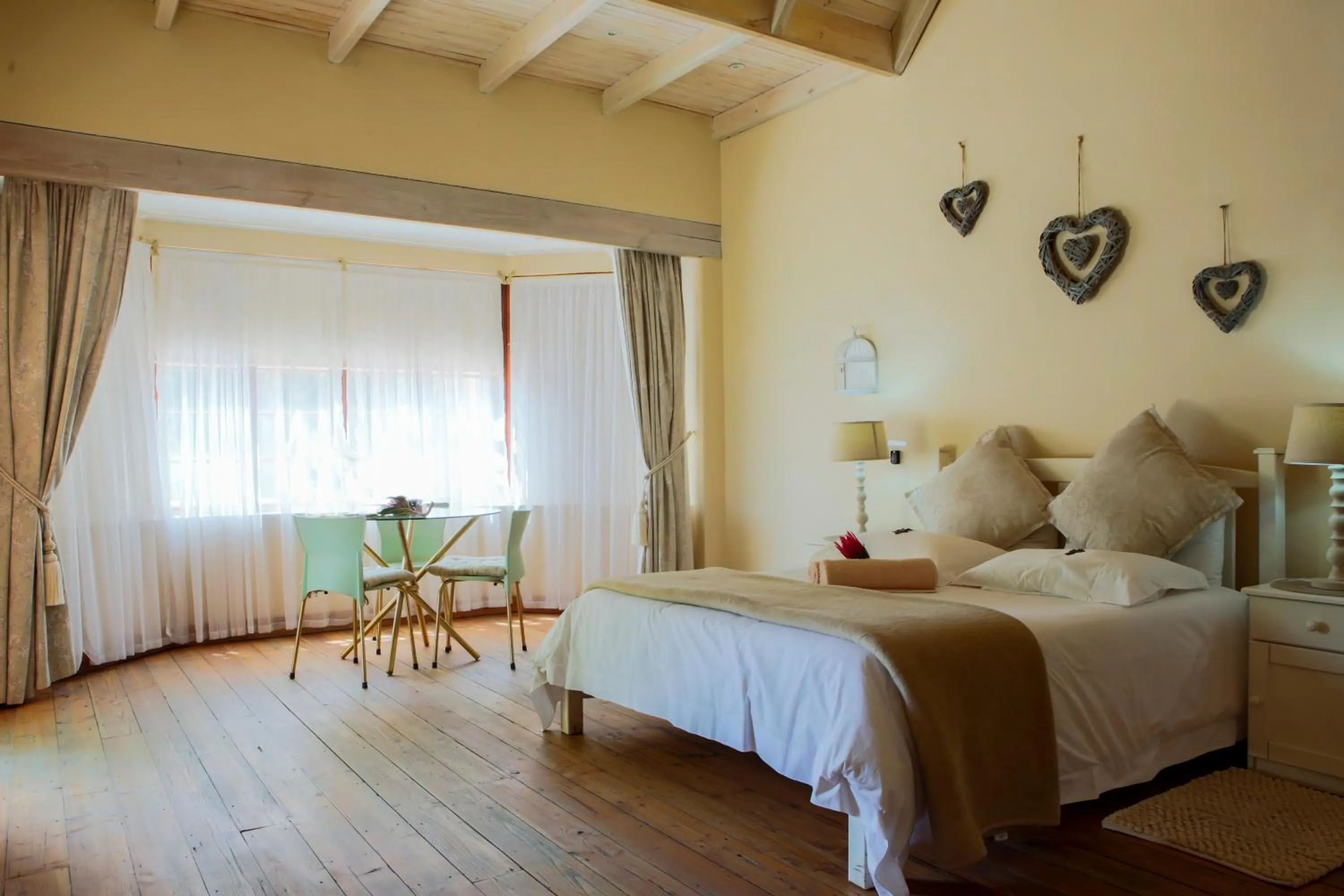 Bed in Skilpadvlei Wine Farm