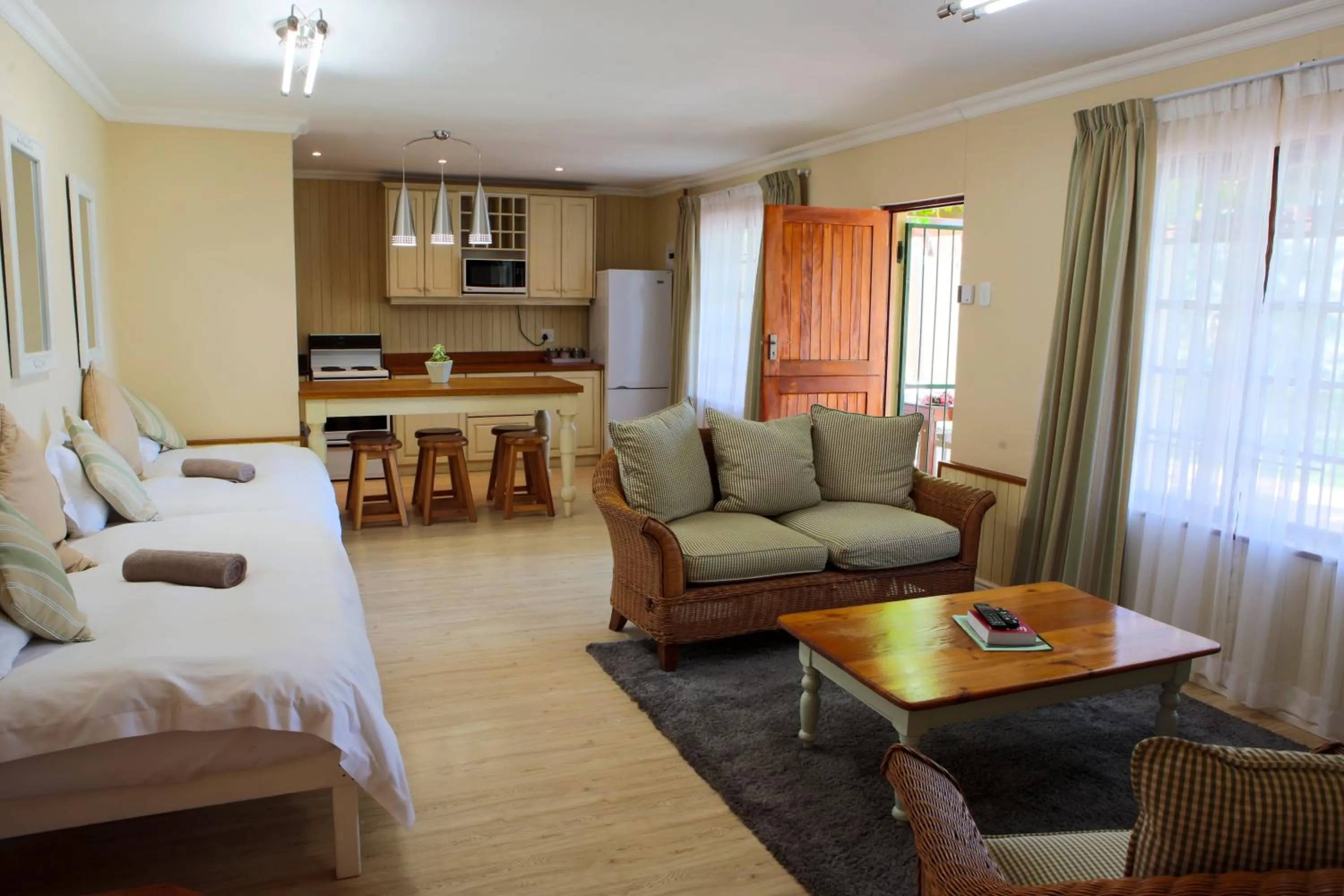 Living room, Bed in Skilpadvlei Wine Farm