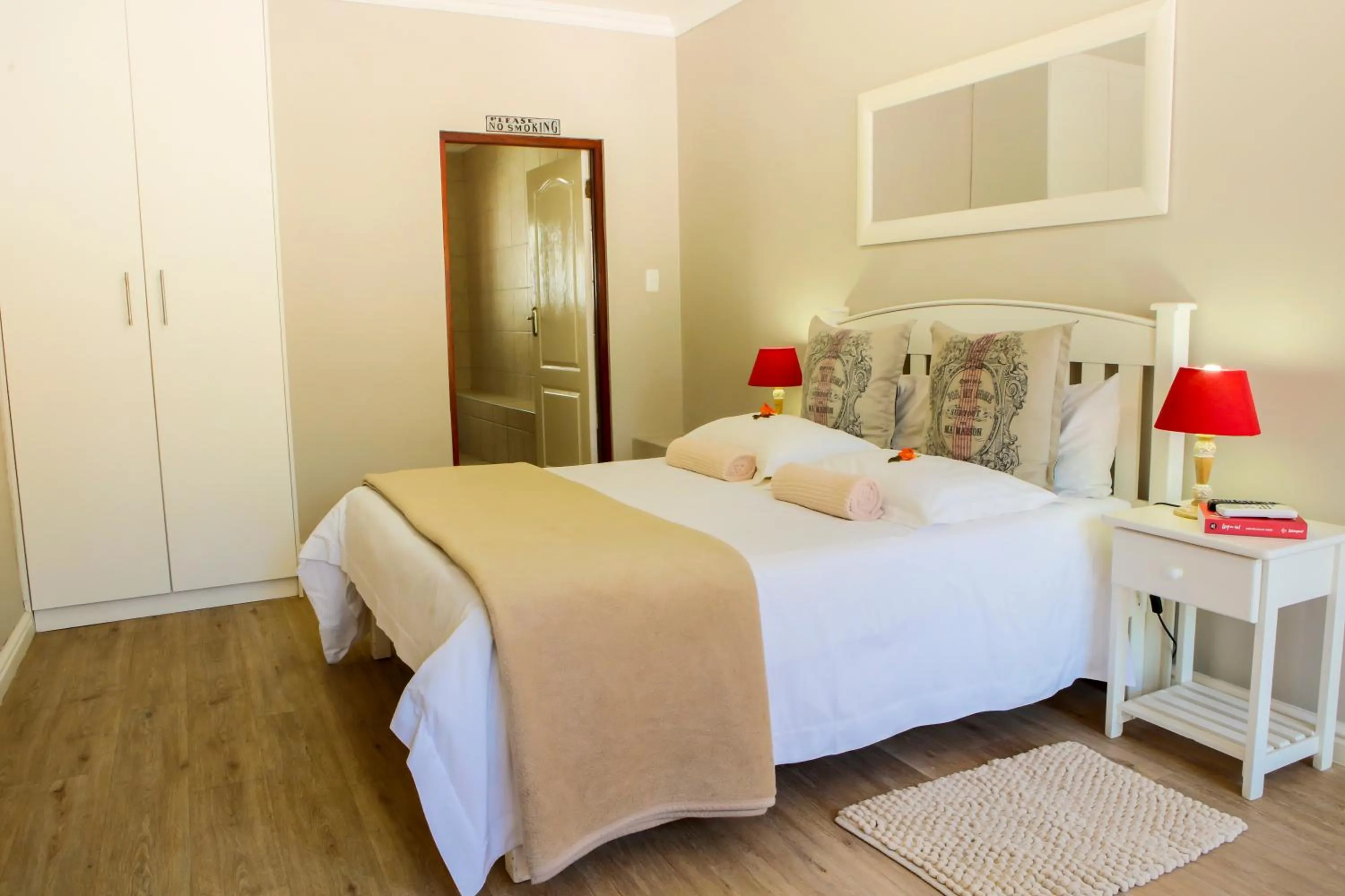 Bed in Skilpadvlei Wine Farm