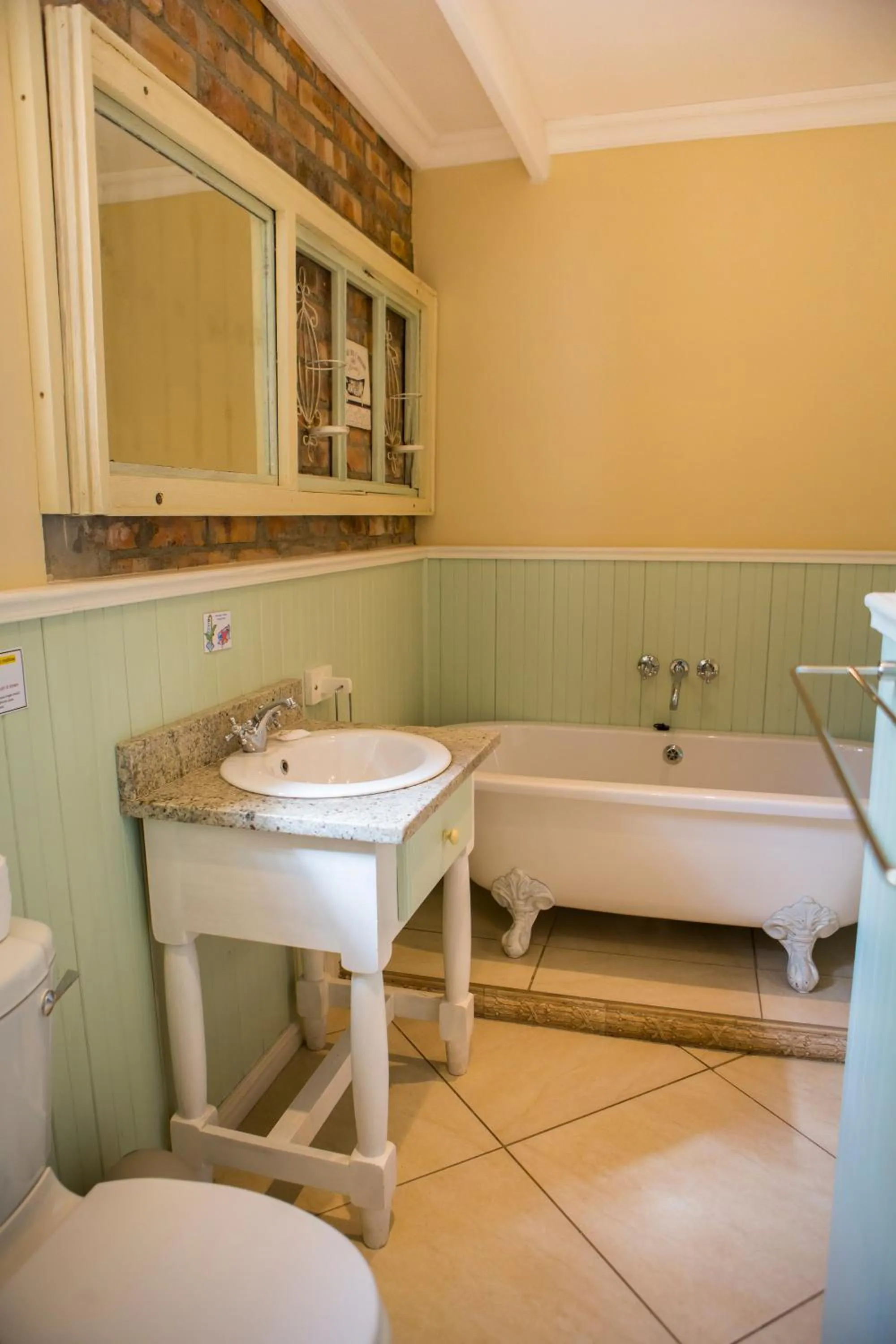 Bathroom in Skilpadvlei Wine Farm