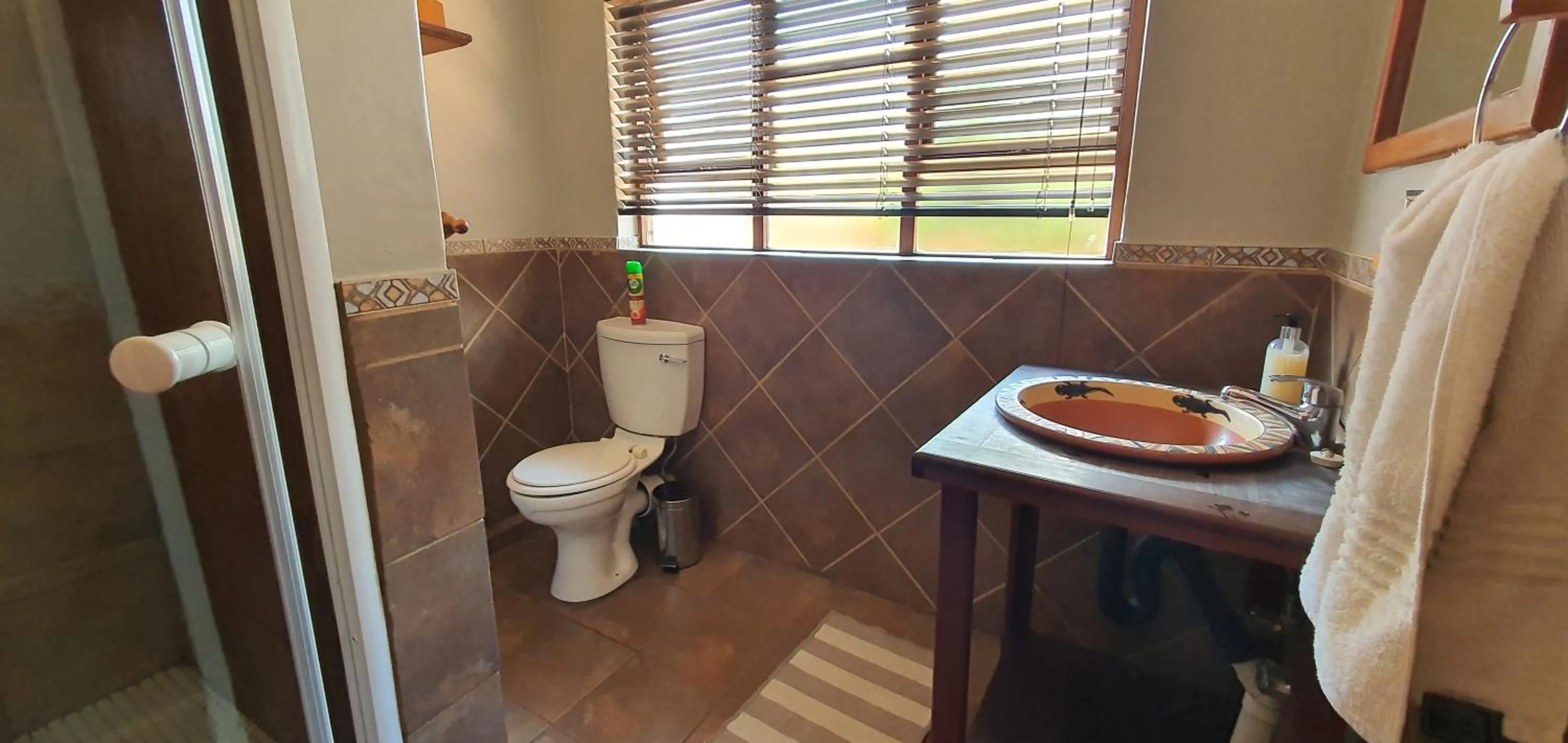 Family Room with Shared Bathroom in Aero Lodge Guest House