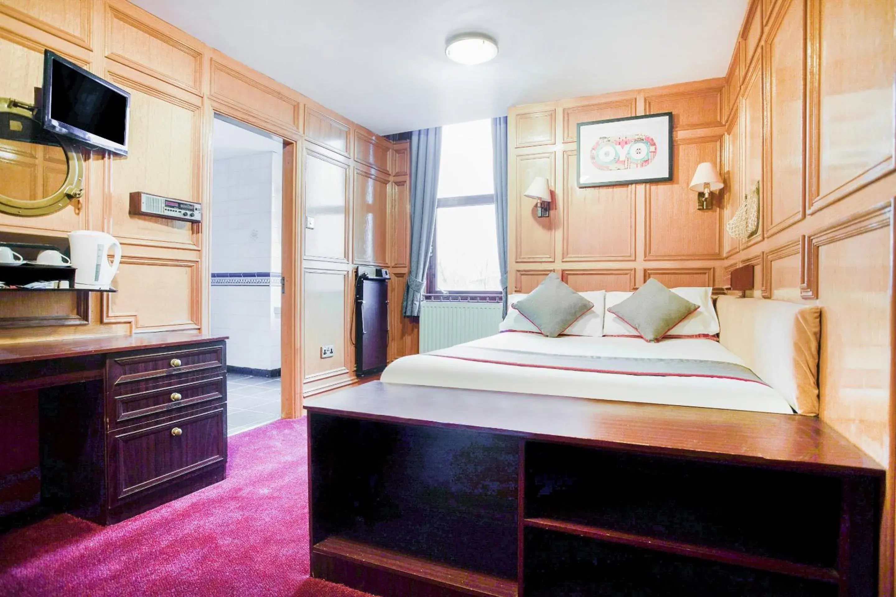 Bedroom, Bed in OYO The Rowers Hotel, Dunston Gateshead Bedroom, Bed in OYO The Rowers Hotel, Dunston Gateshead