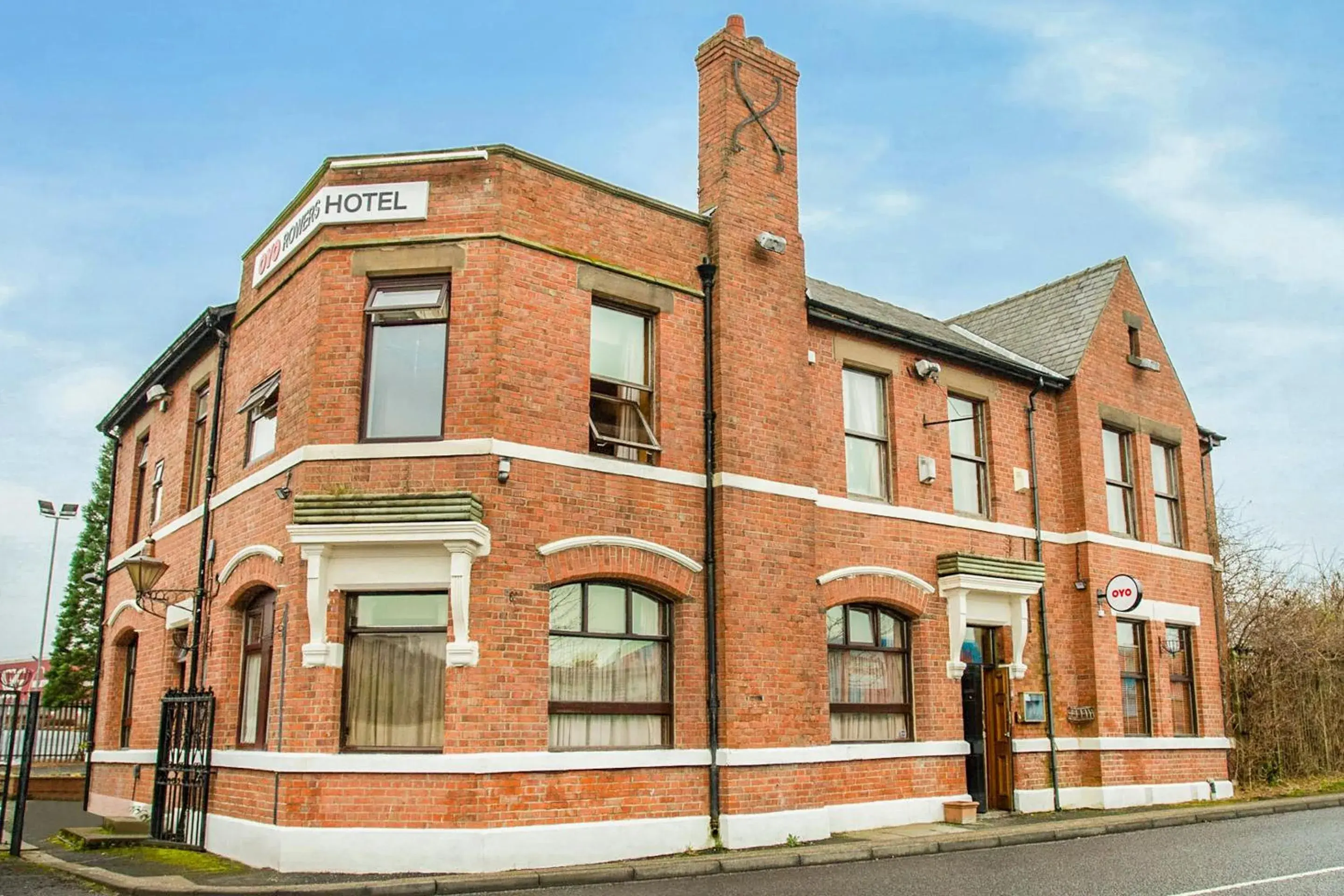 Facade/entrance in OYO The Rowers Hotel, Dunston Gateshead Facade/entrance in OYO The Rowers Hotel, Dunston Gateshead