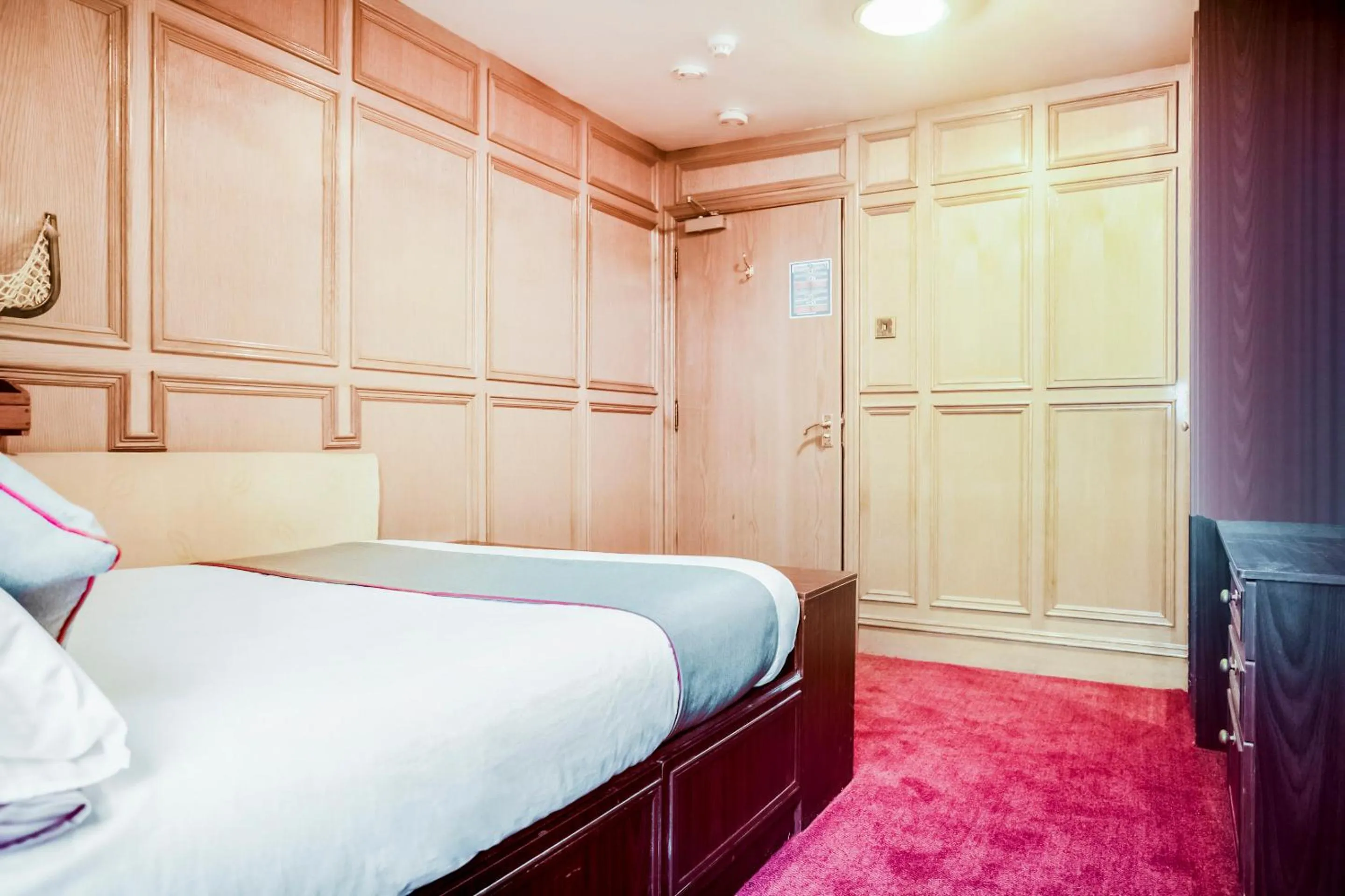 Bedroom, Bed in OYO The Rowers Hotel, Dunston Gateshead