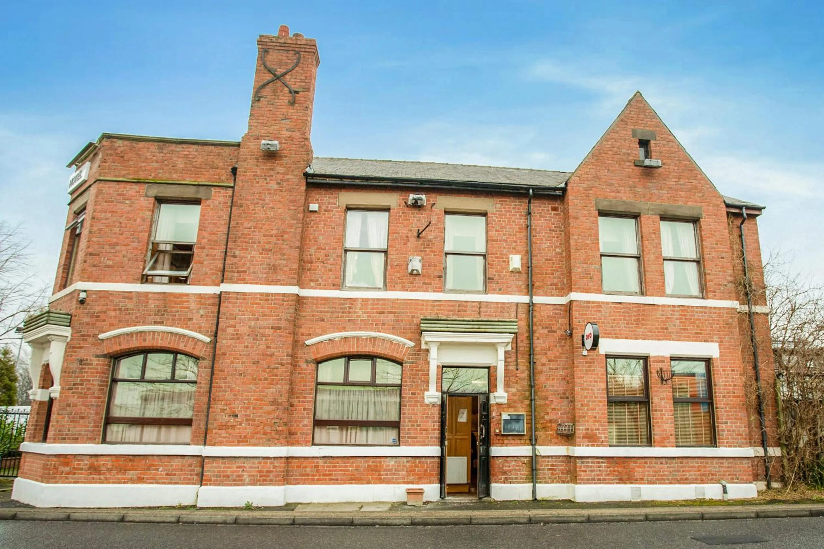 Facade/entrance in OYO The Rowers Hotel, Dunston Gateshead