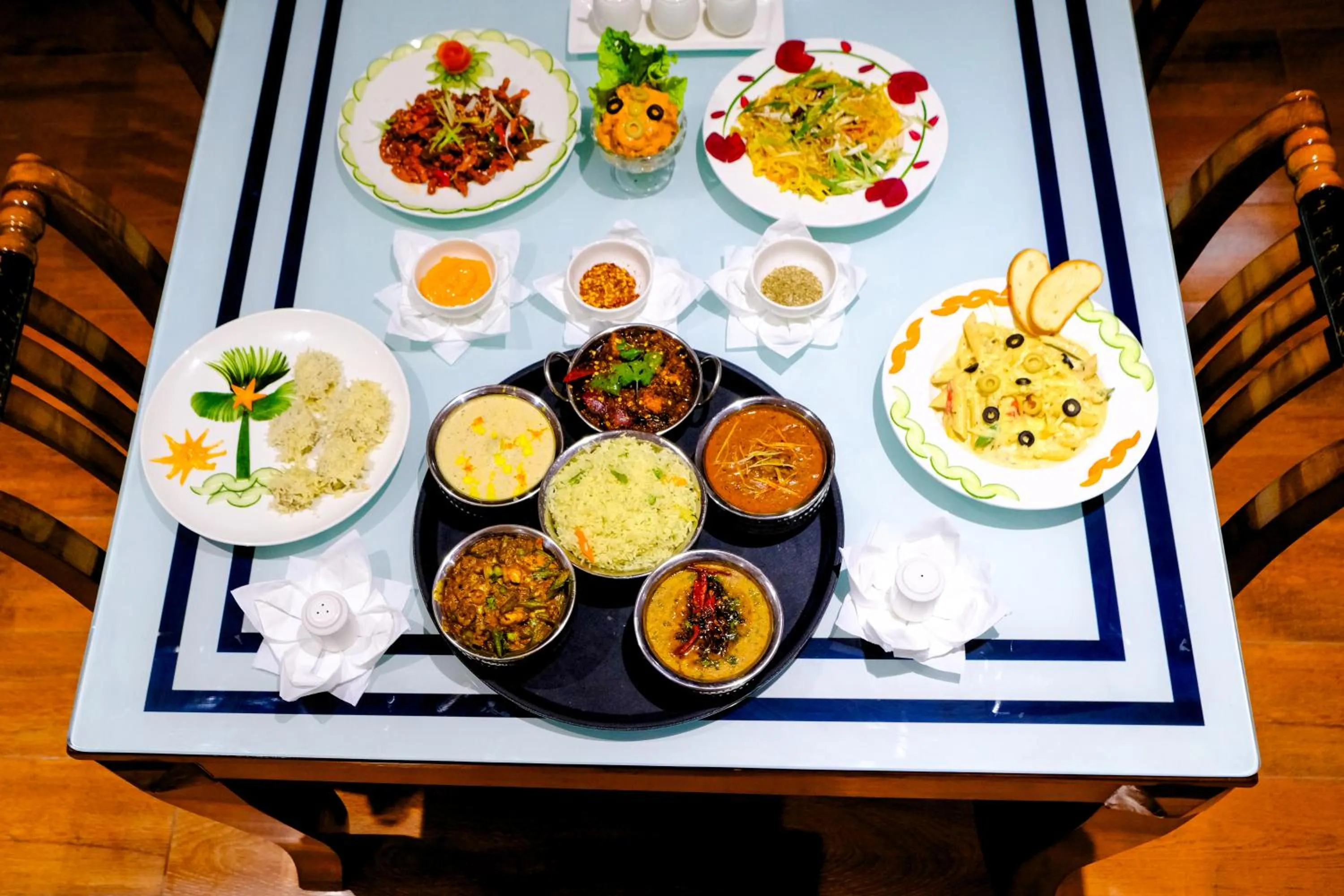 Restaurant/places to eat in Finn's Weaver Resort, Kaziranga