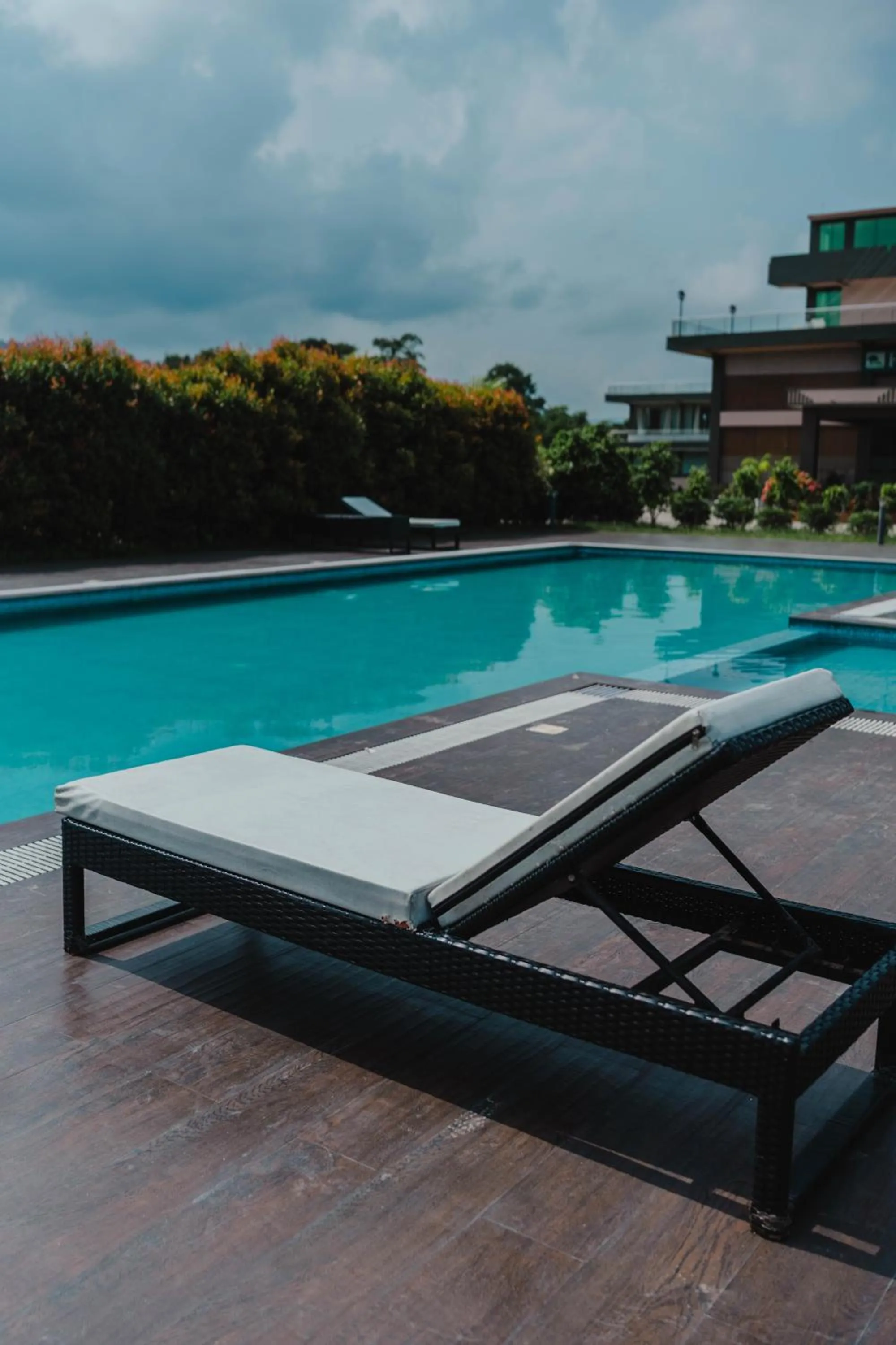 Swimming pool in Finn's Weaver Resort, Kaziranga