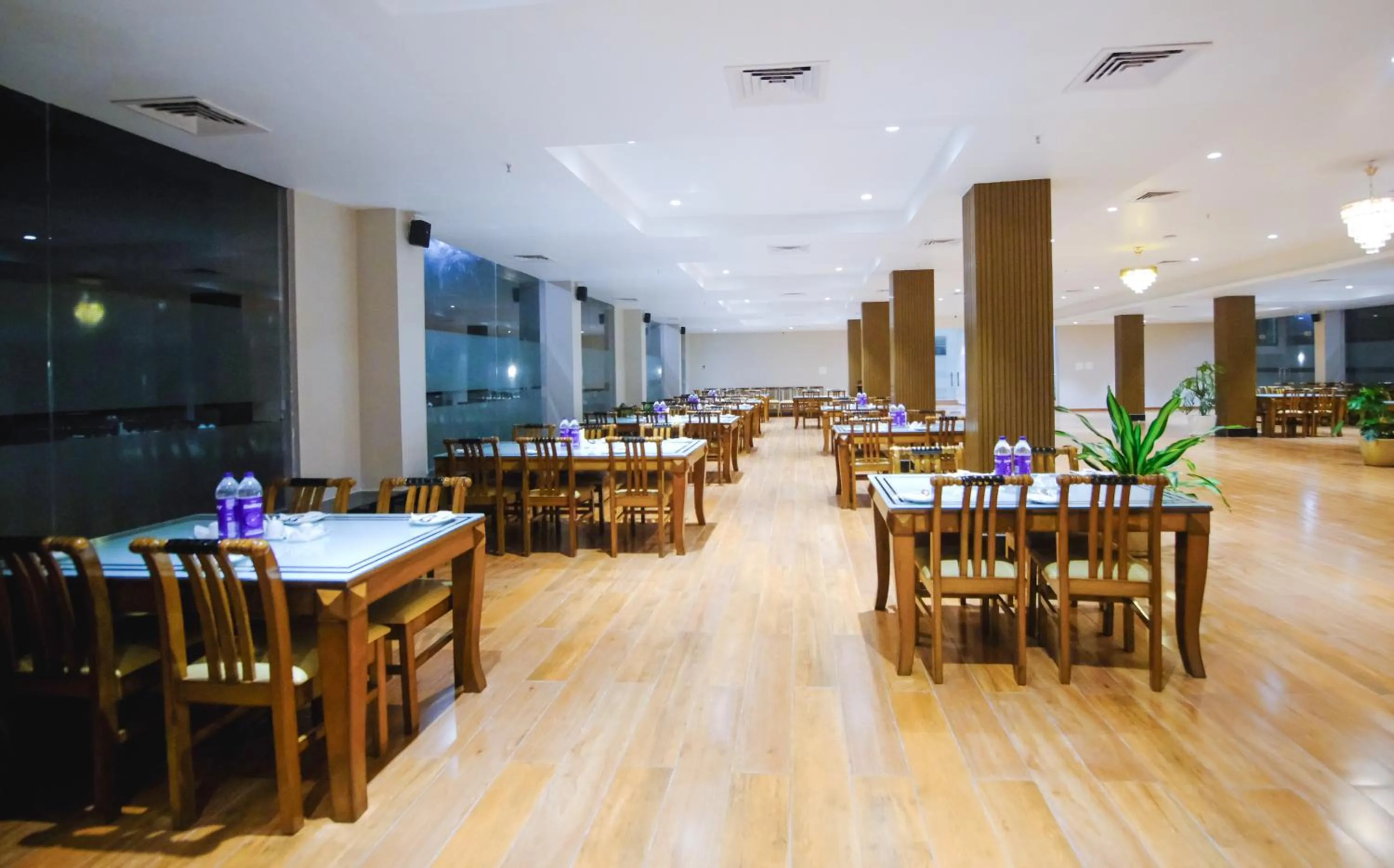 Restaurant/places to eat in Finn's Weaver Resort, Kaziranga