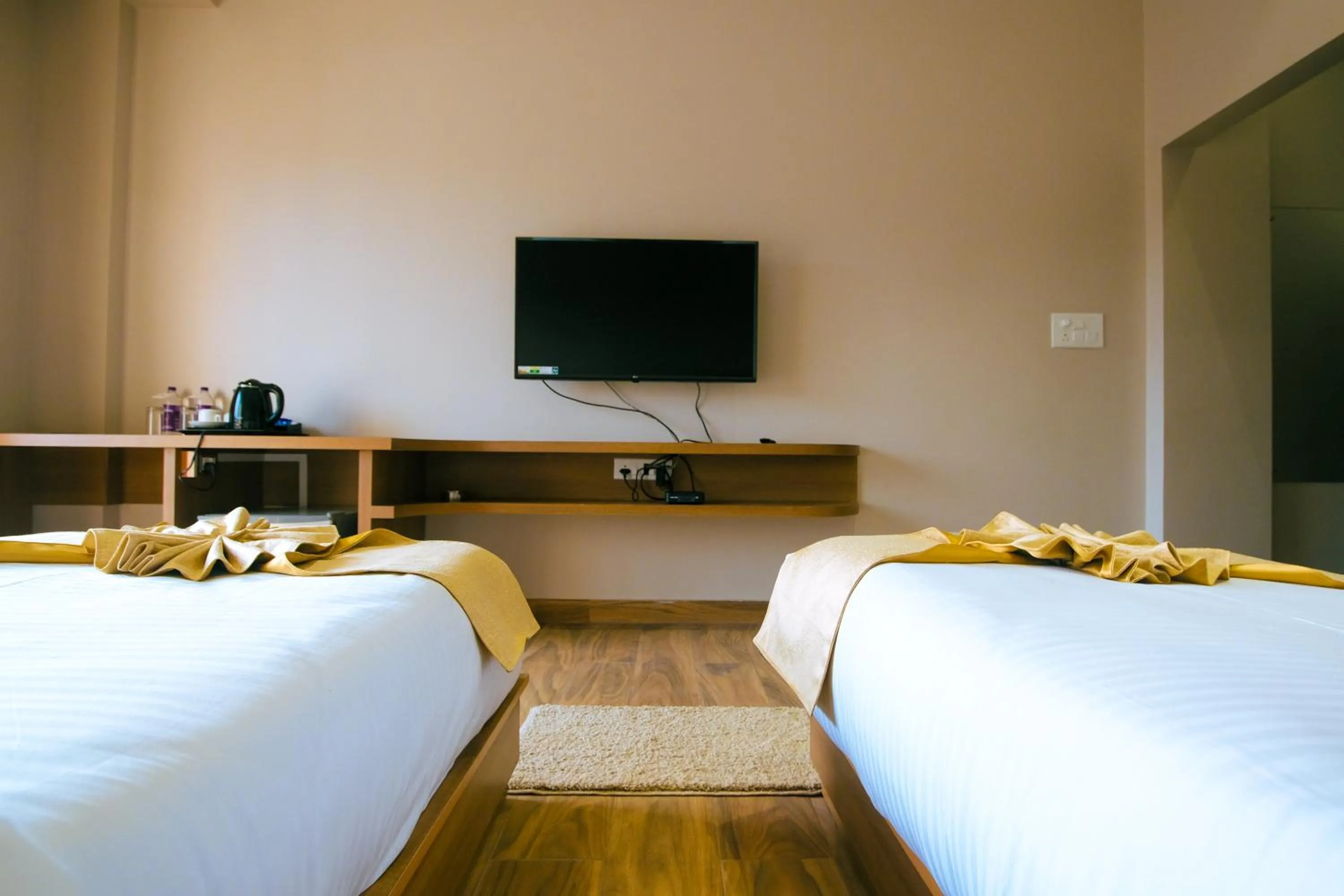 Bed in Finn's Weaver Resort, Kaziranga