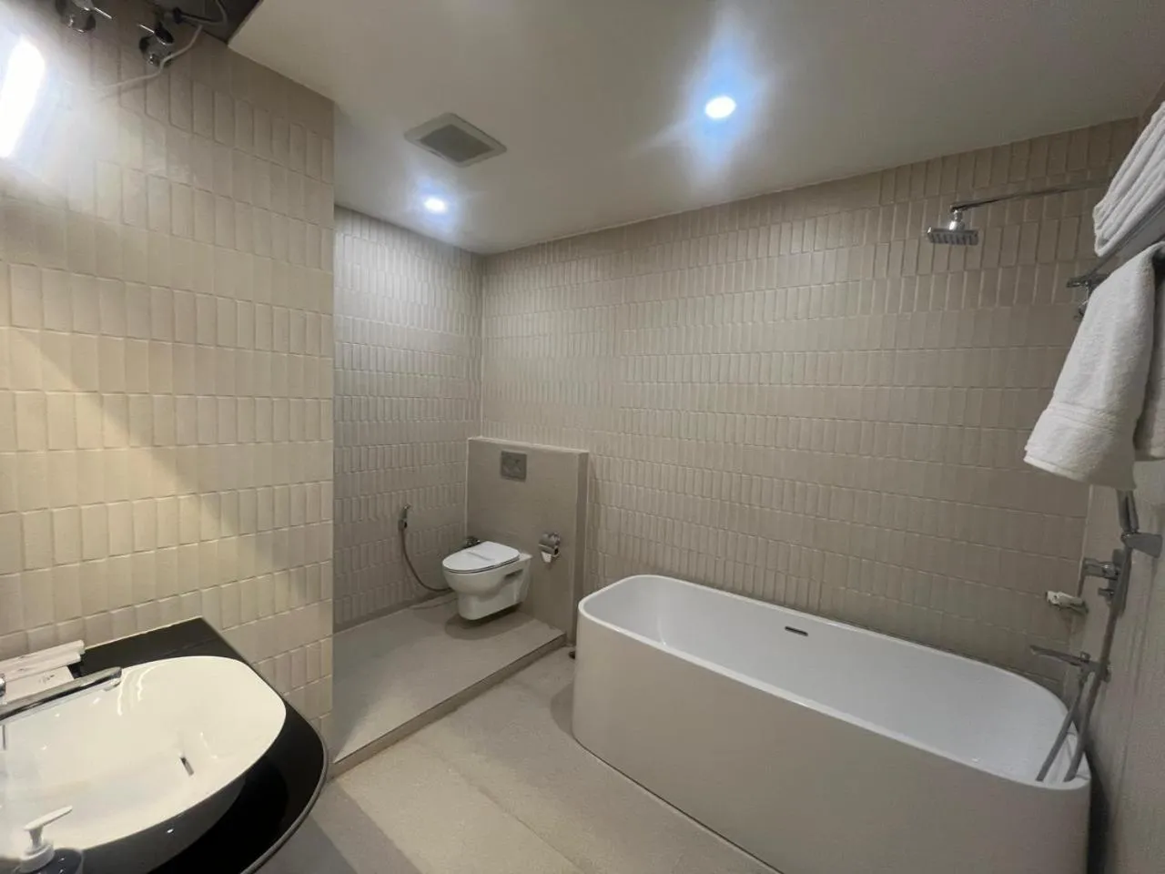 Bathroom in Finn's Weaver Resort, Kaziranga