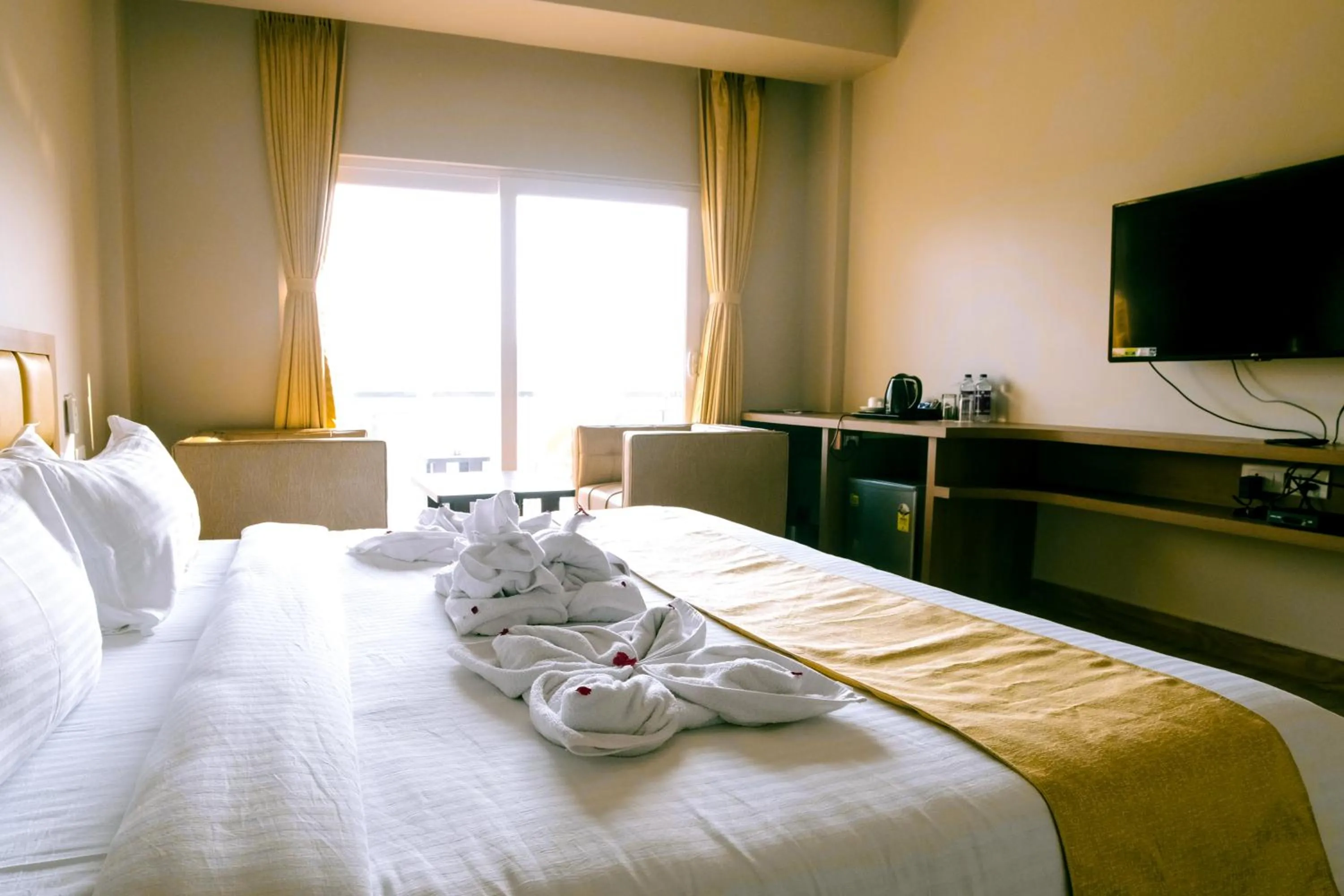 Bed in Finn's Weaver Resort, Kaziranga