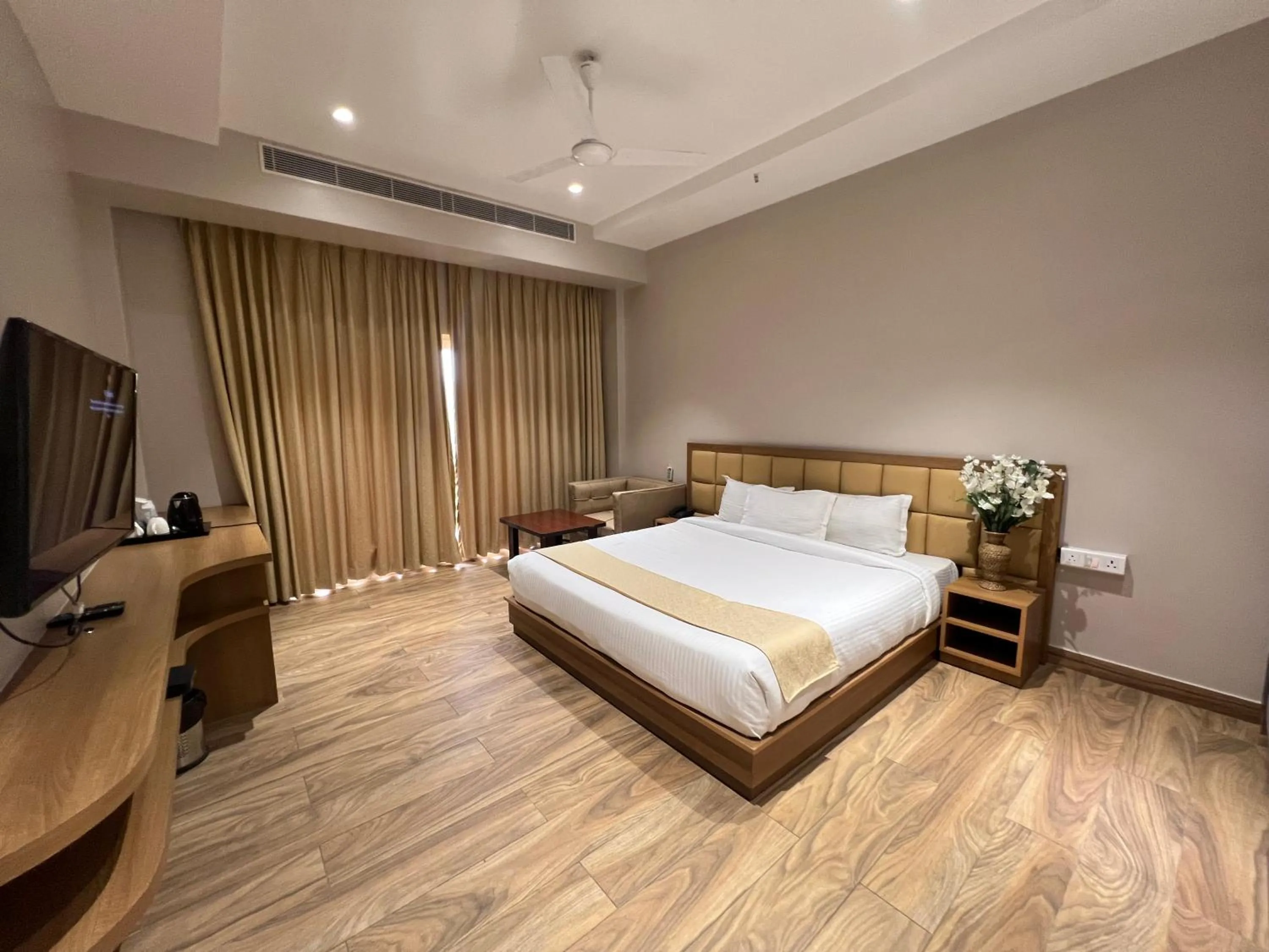 Bedroom, Bed in Finn's Weaver Resort, Kaziranga