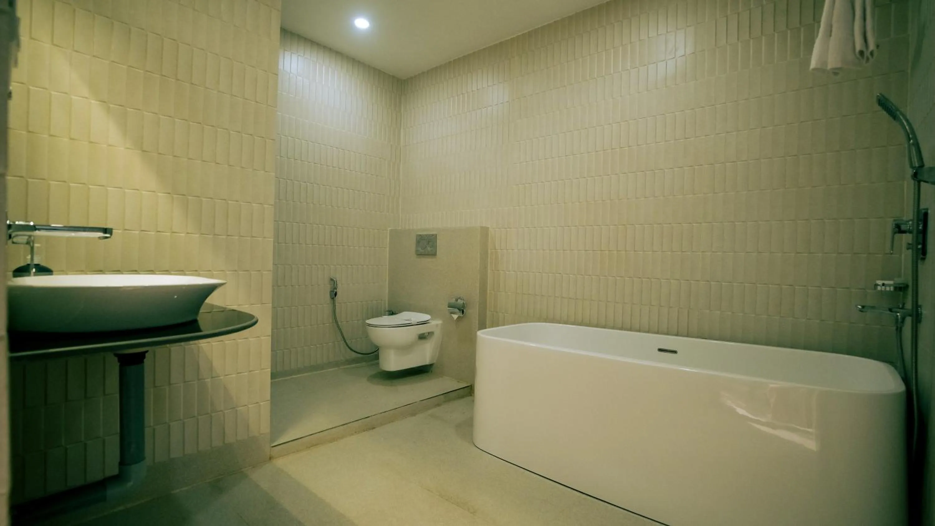 Toilet in Finn's Weaver Resort, Kaziranga