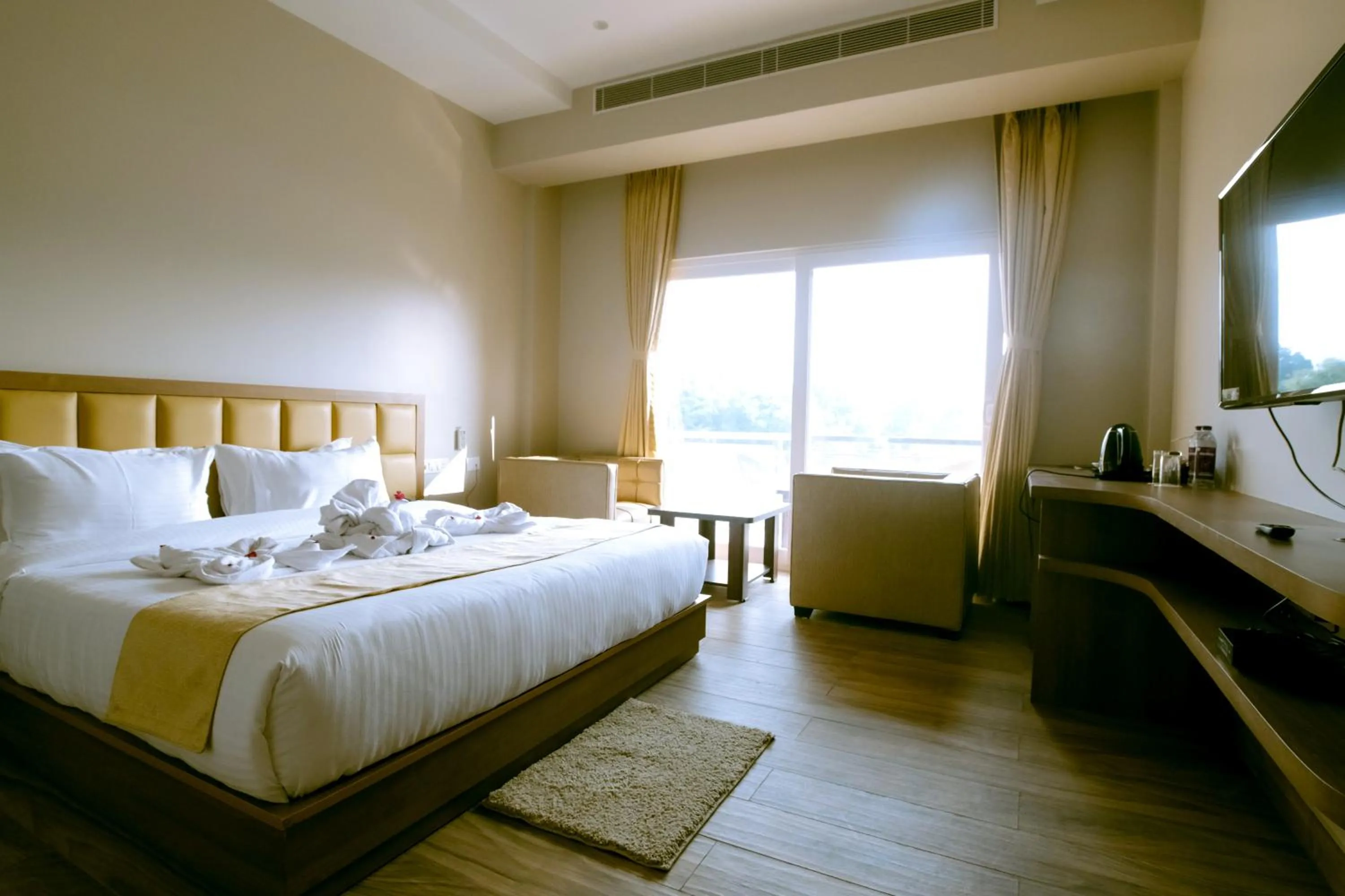 Bed in Finn's Weaver Resort, Kaziranga