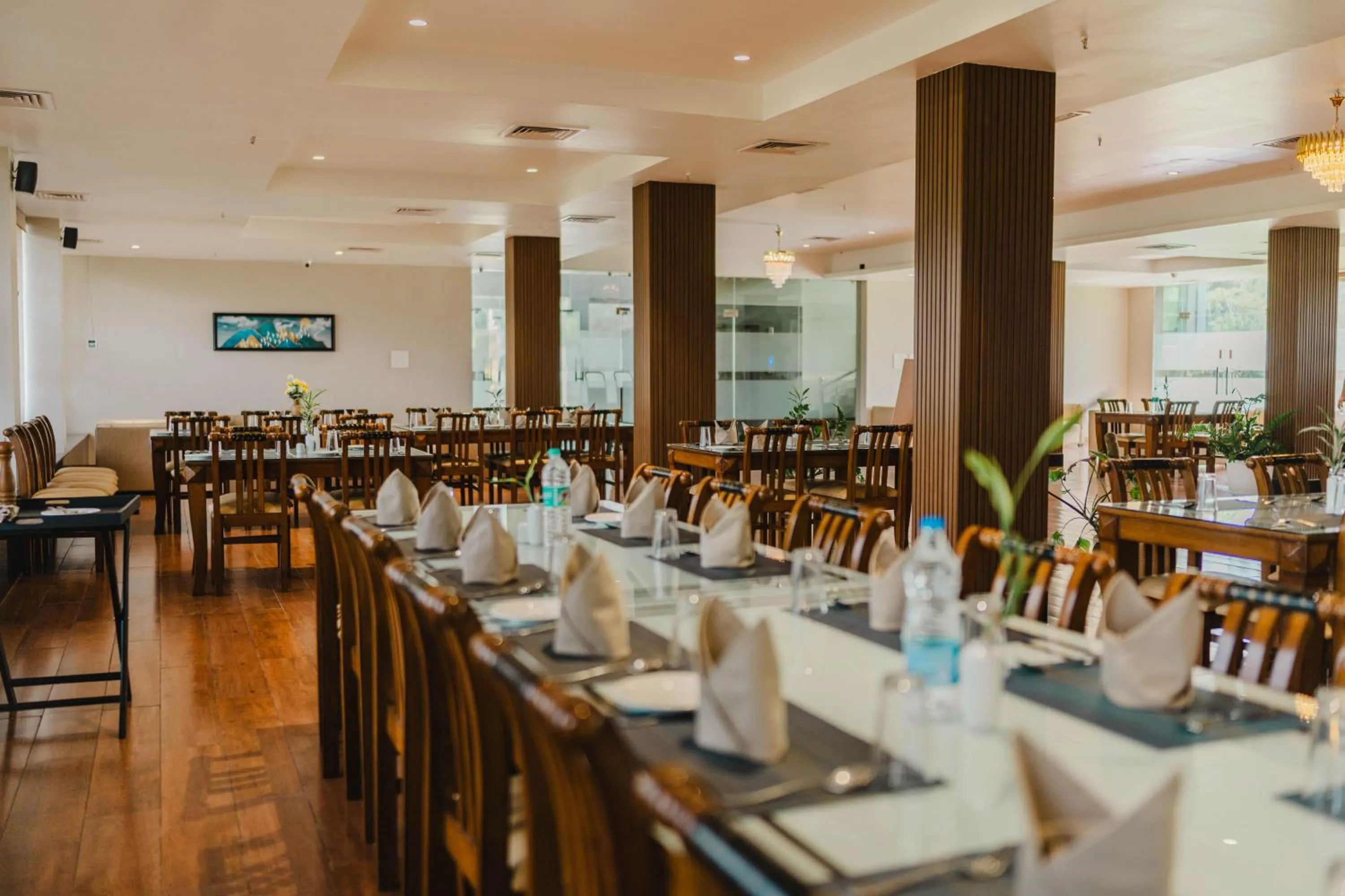 Restaurant/places to eat in Finn's Weaver Resort, Kaziranga