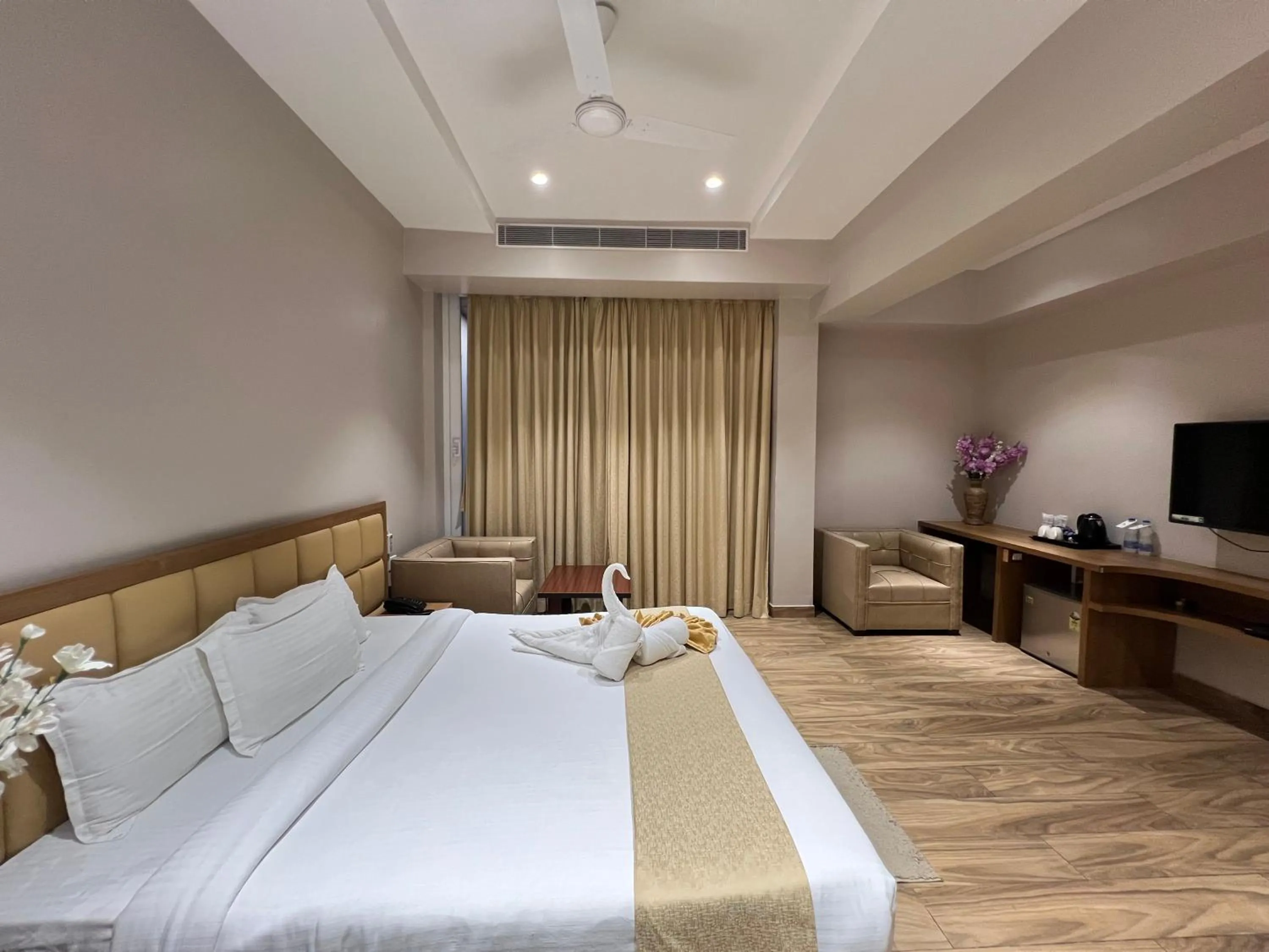 Bedroom, Bed in Finn's Weaver Resort, Kaziranga