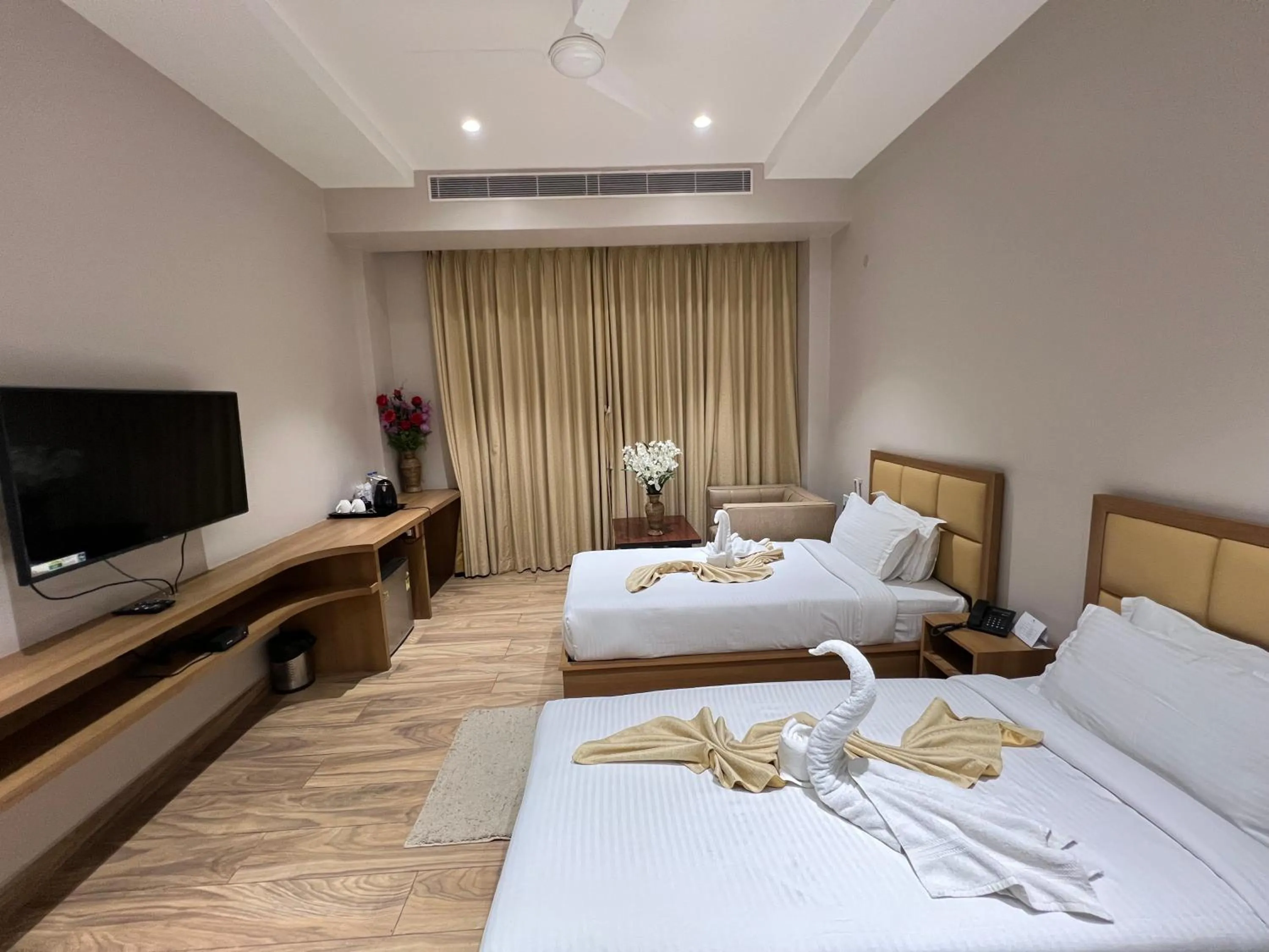 Bed in Finn's Weaver Resort, Kaziranga