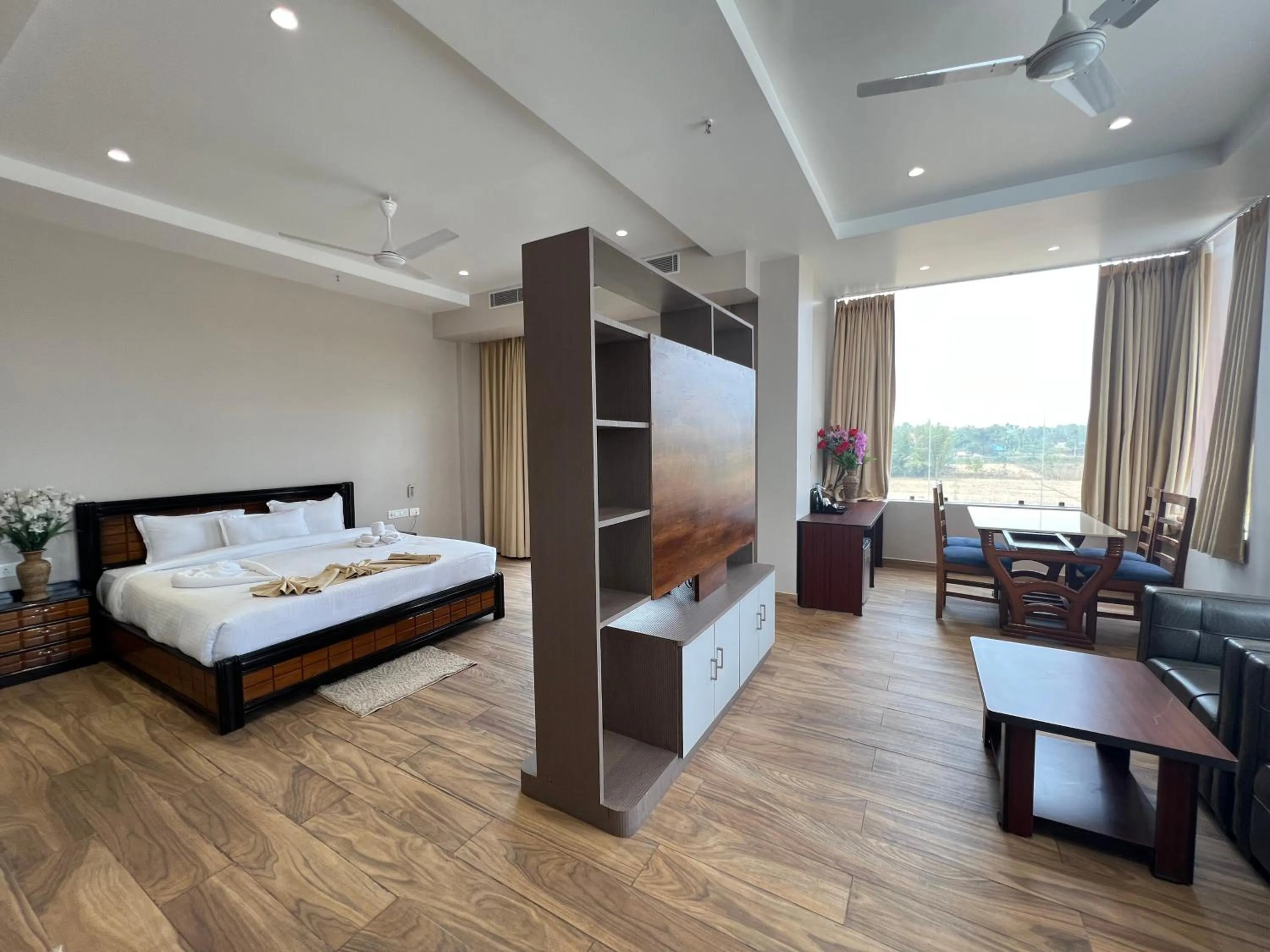 Bed in Finn's Weaver Resort, Kaziranga