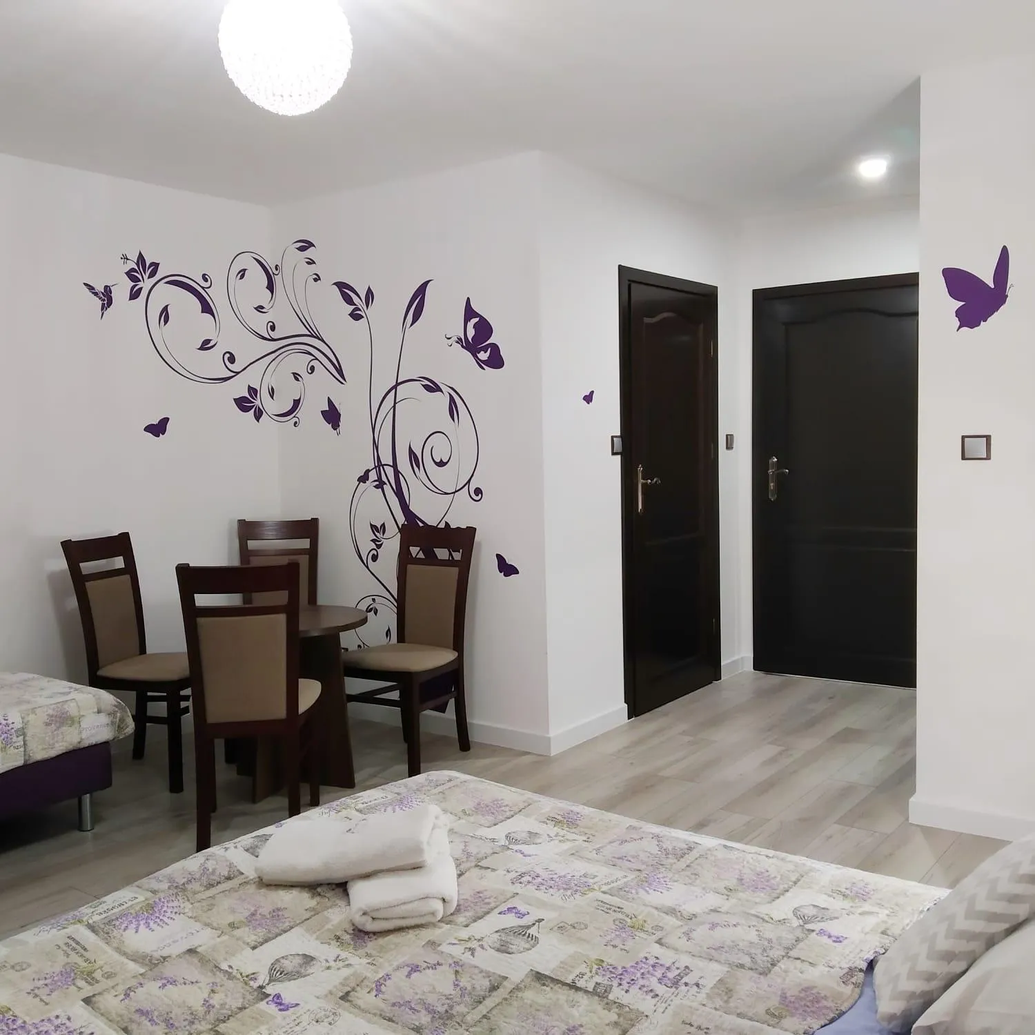 Photo of the whole room, Bed in Lawenda