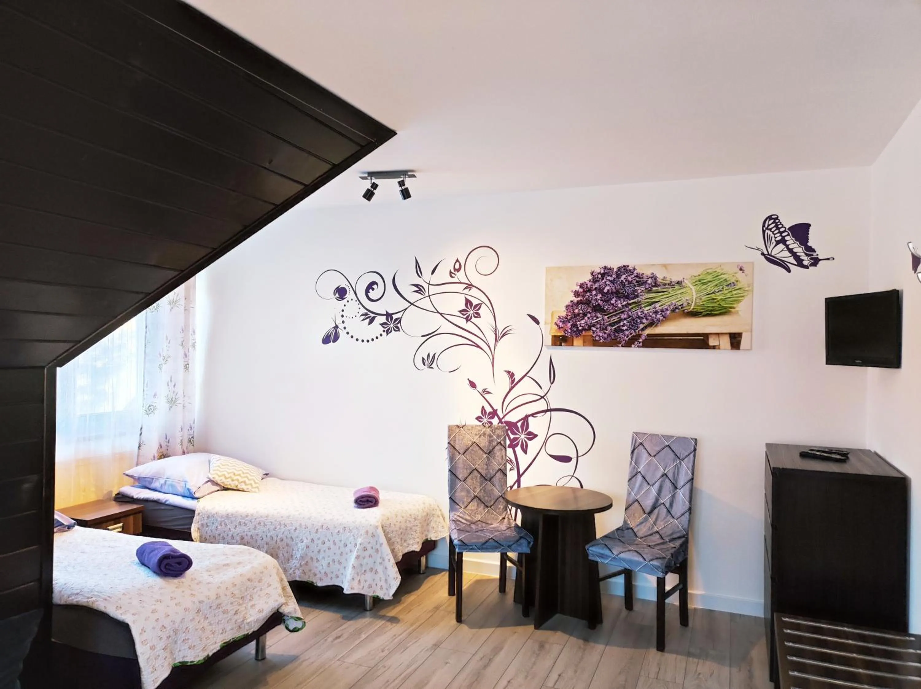 Photo of the whole room, Bed in Lawenda