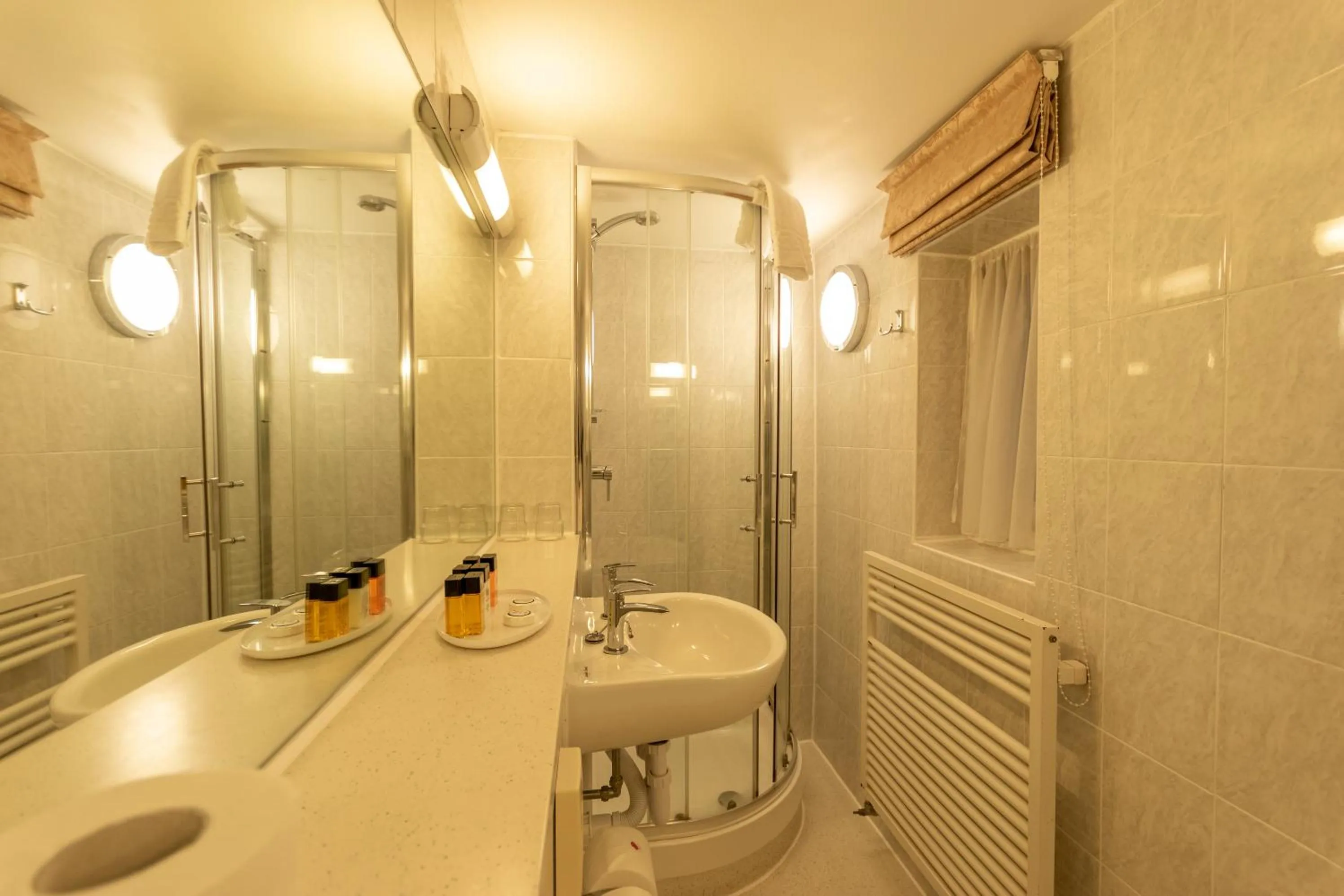 Bathroom in The Darlington Hyde Park