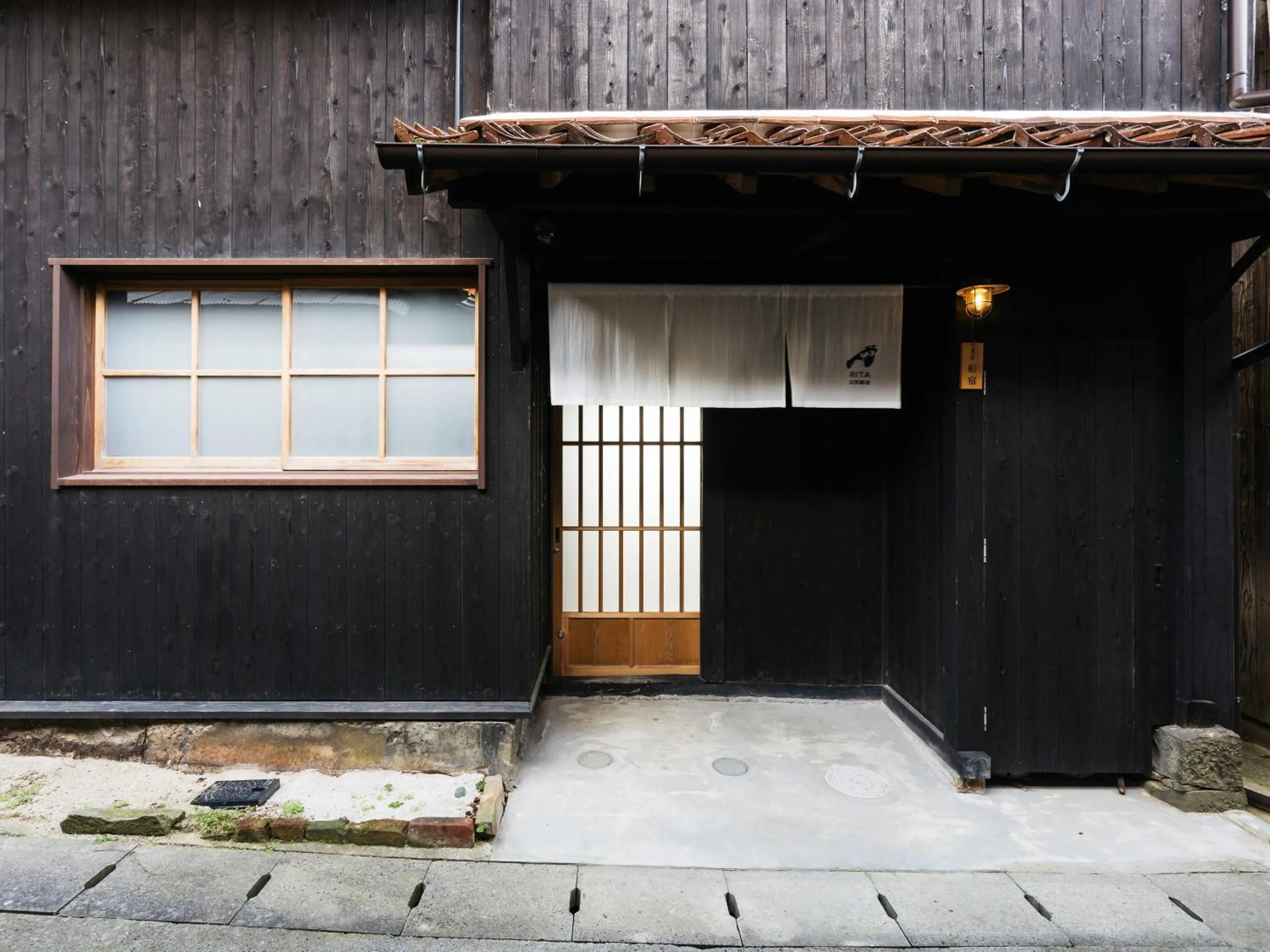 Photo of the whole room in RITA Izumo Sagiura