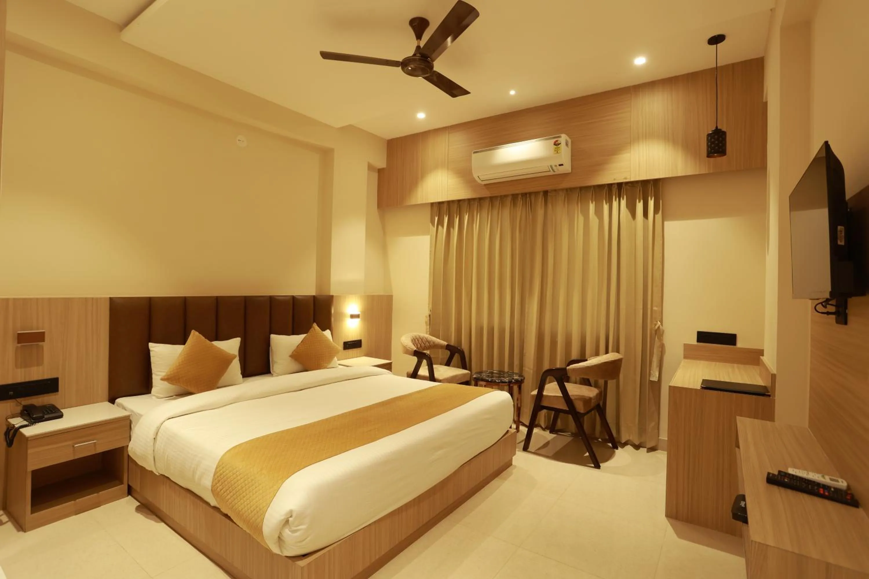 Bed in Hotel Taviral Regency