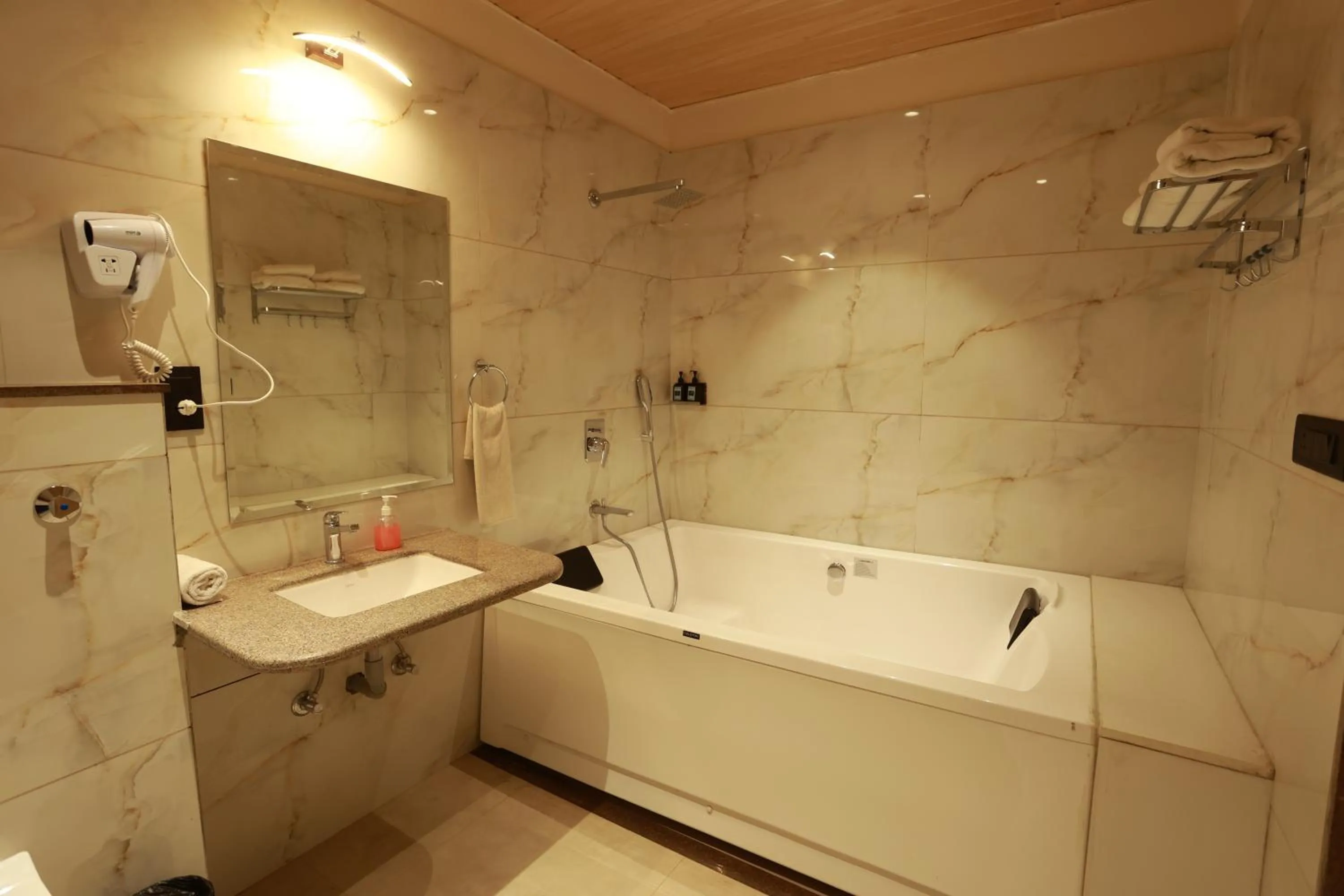 Hotel Taviral Regency