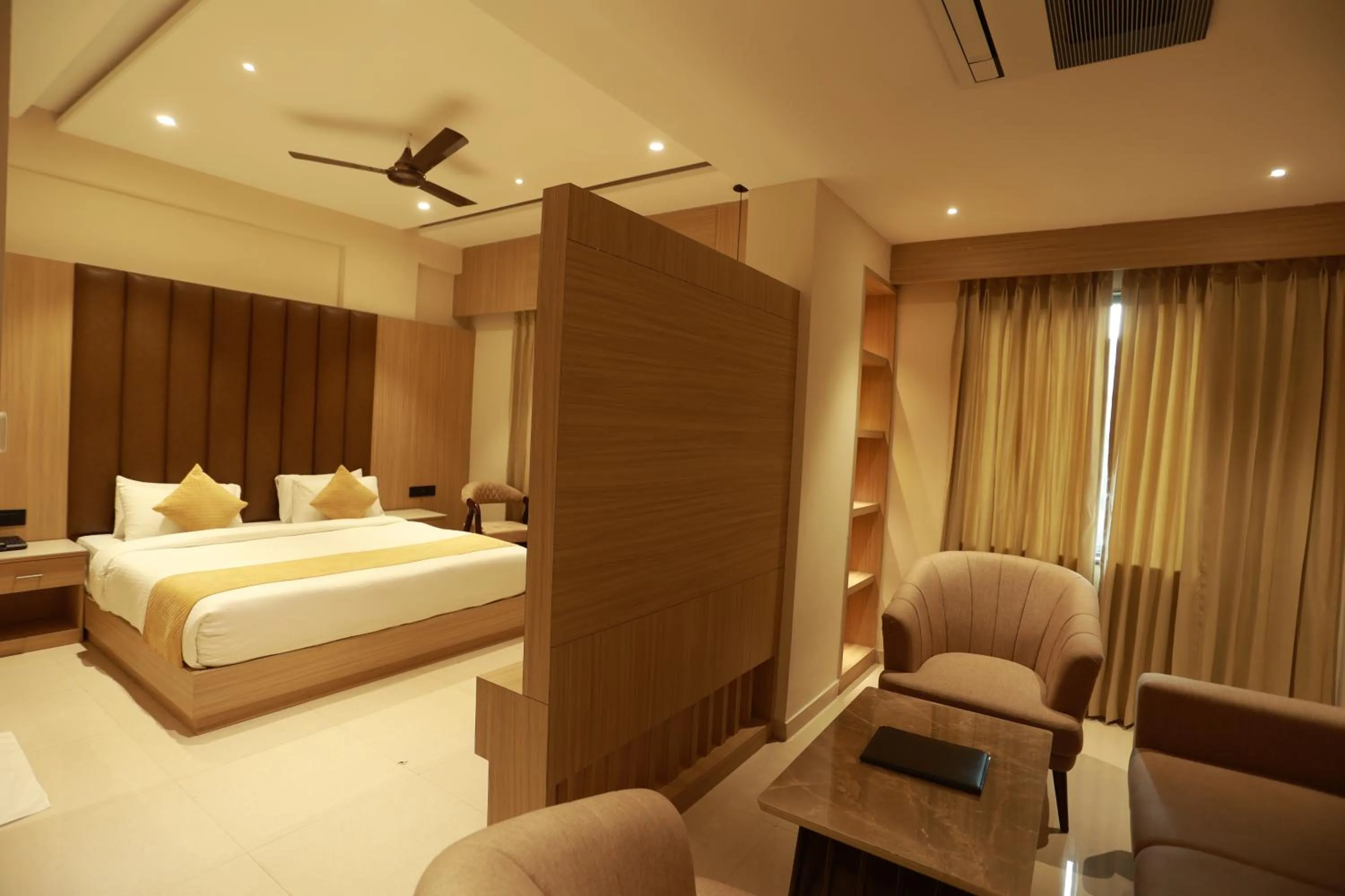 Bed in Hotel Taviral Regency