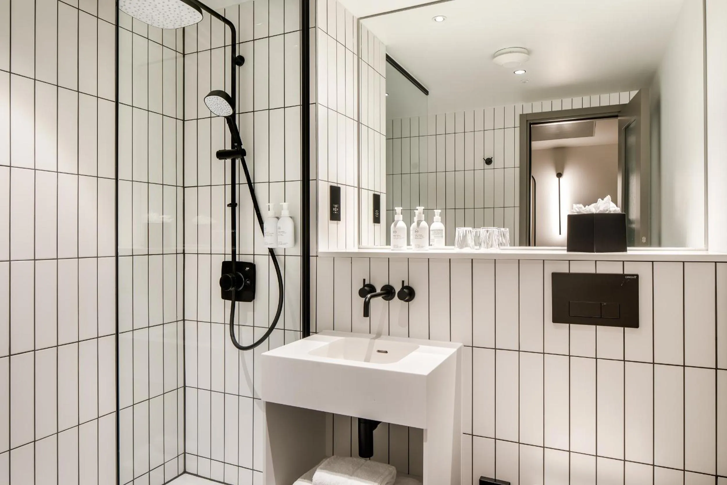 Bathroom in Southgate Hotel London