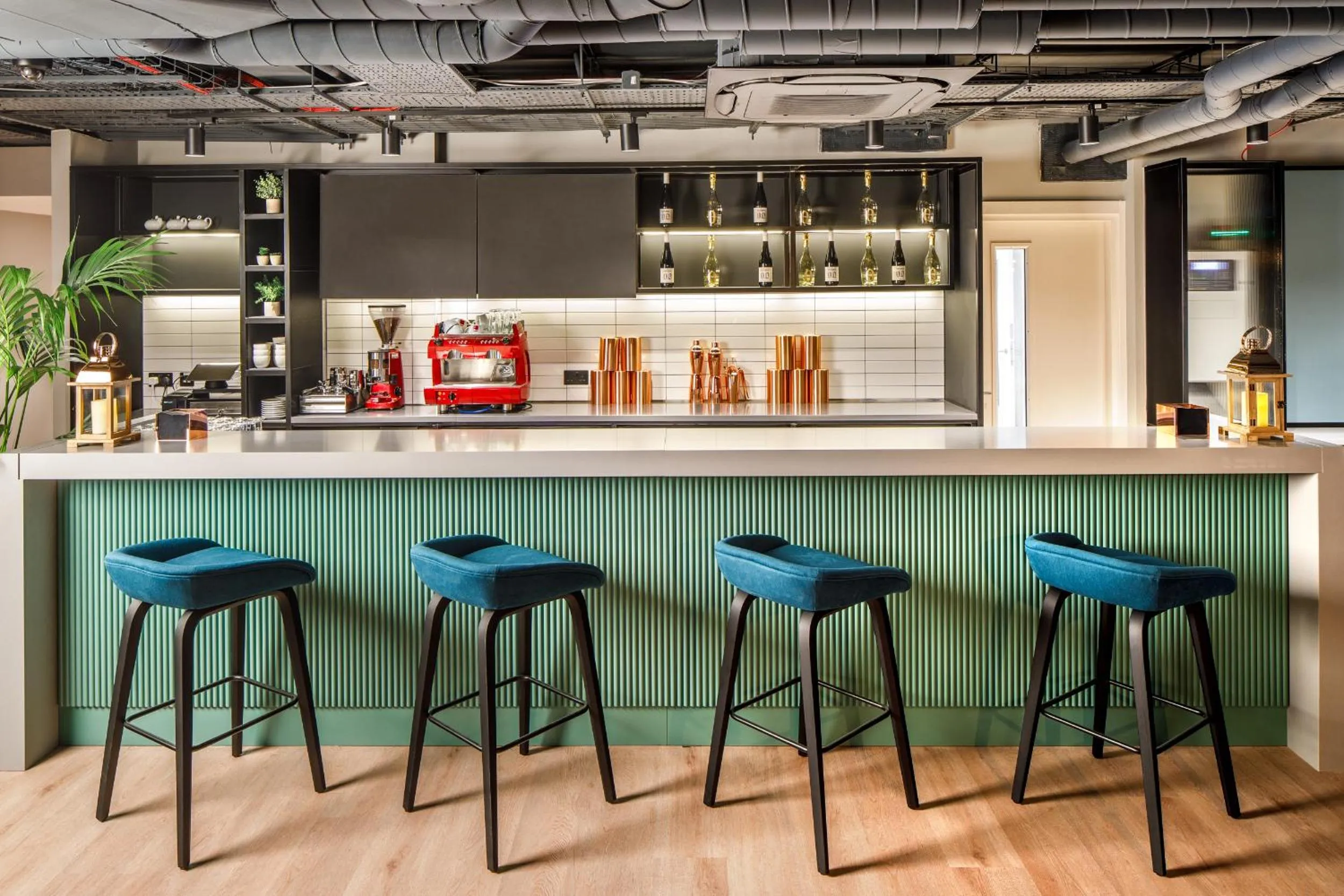 Lounge or bar in Southgate Hotel London