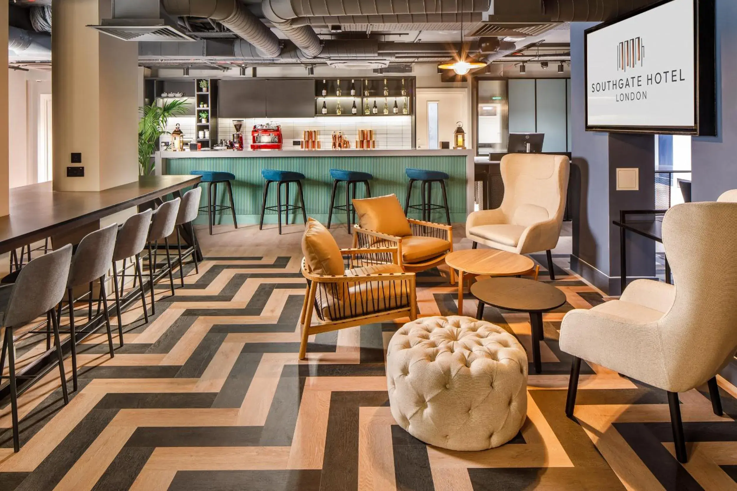 Lounge or bar in Southgate Hotel London Lounge or bar in Southgate Hotel London