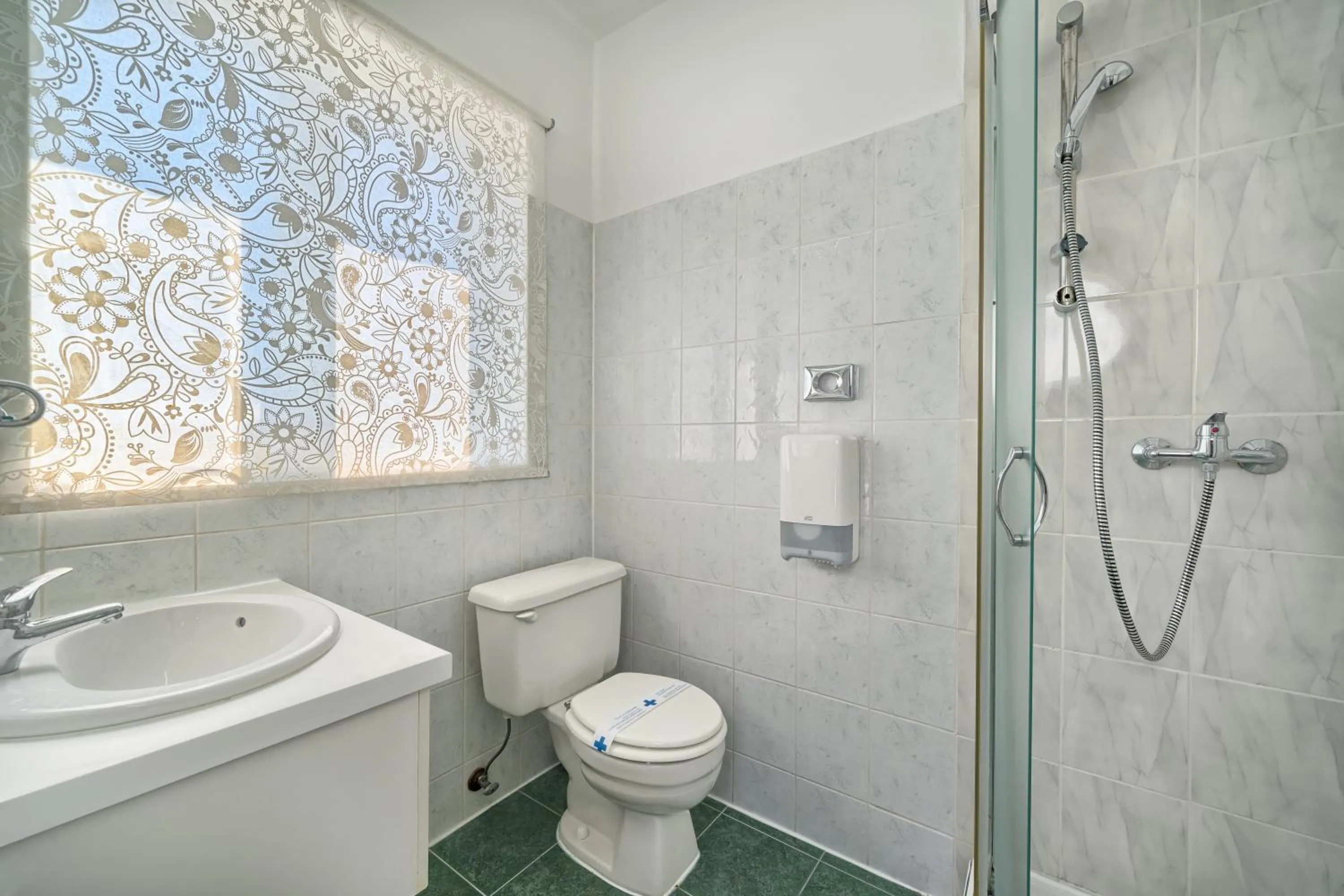 Shower in Hotel Aqua - Guest Rooms & Suites Kaštela