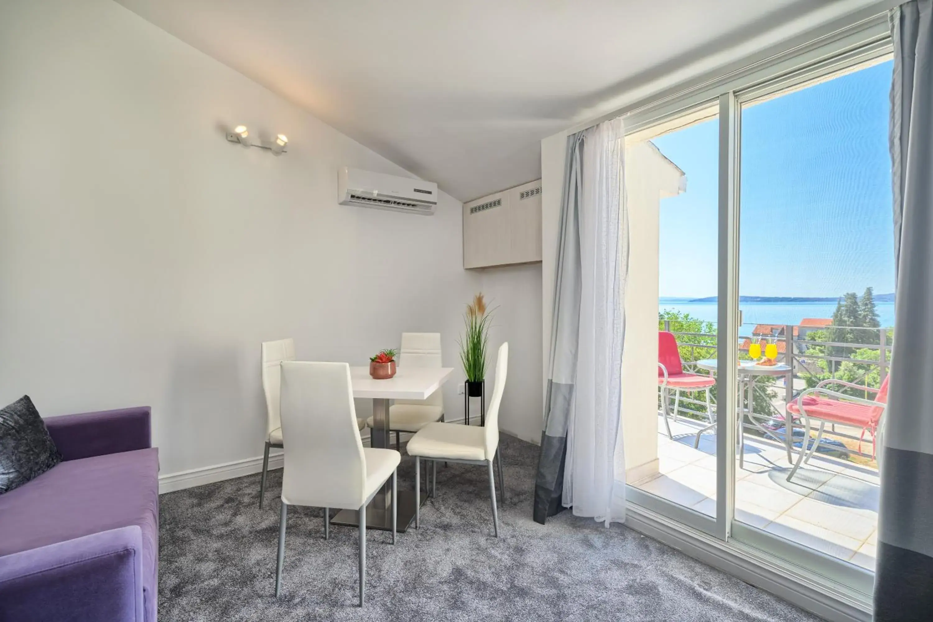 Deluxe Double or Twin Room with Balcony in Hotel Aqua - Guest Rooms & Suites Kaštela Deluxe Double or Twin Room with Balcony in Hotel Aqua - Guest Rooms & Suites Kaštela