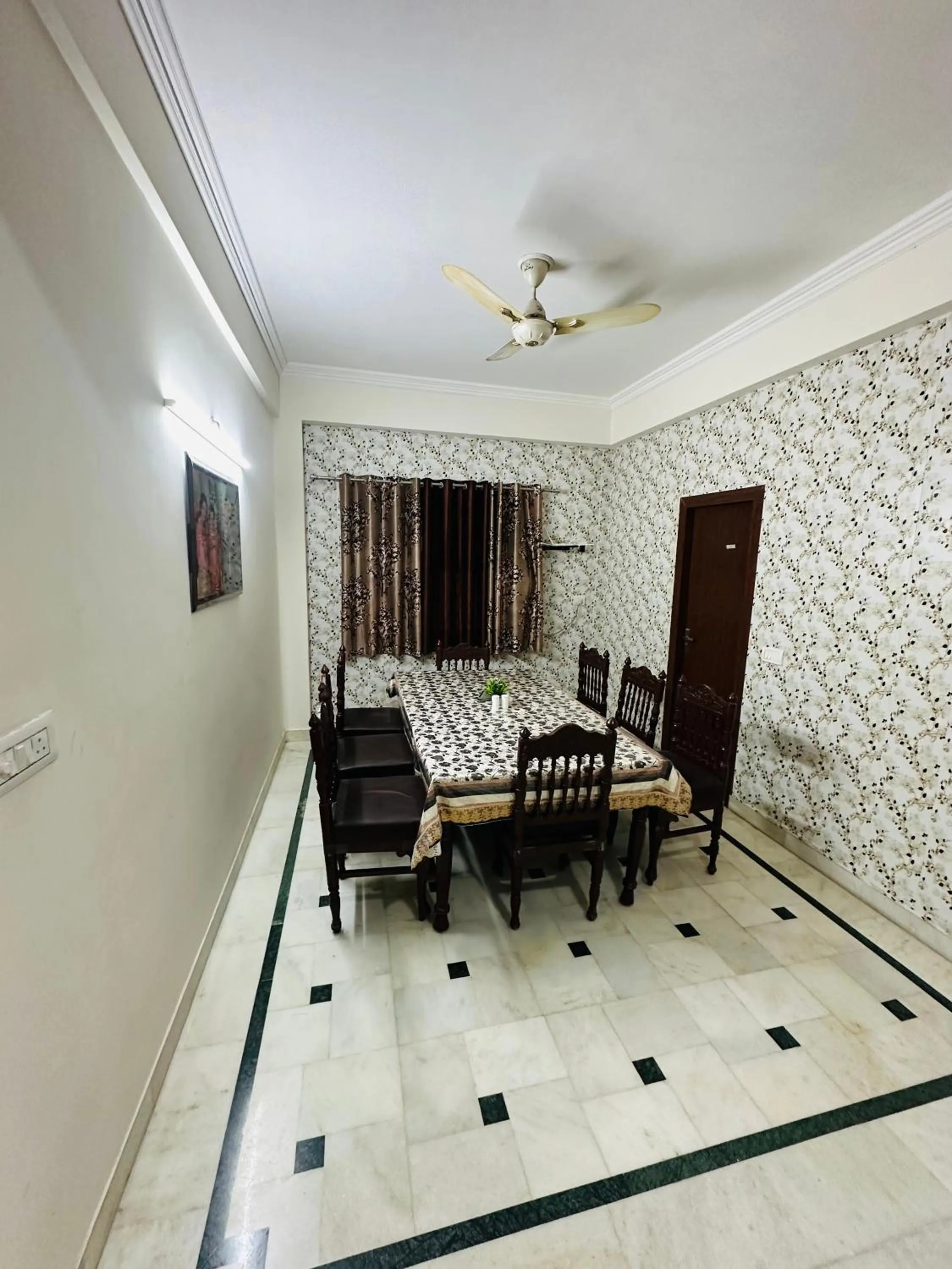 Restaurant/places to eat in Sheela Homestay