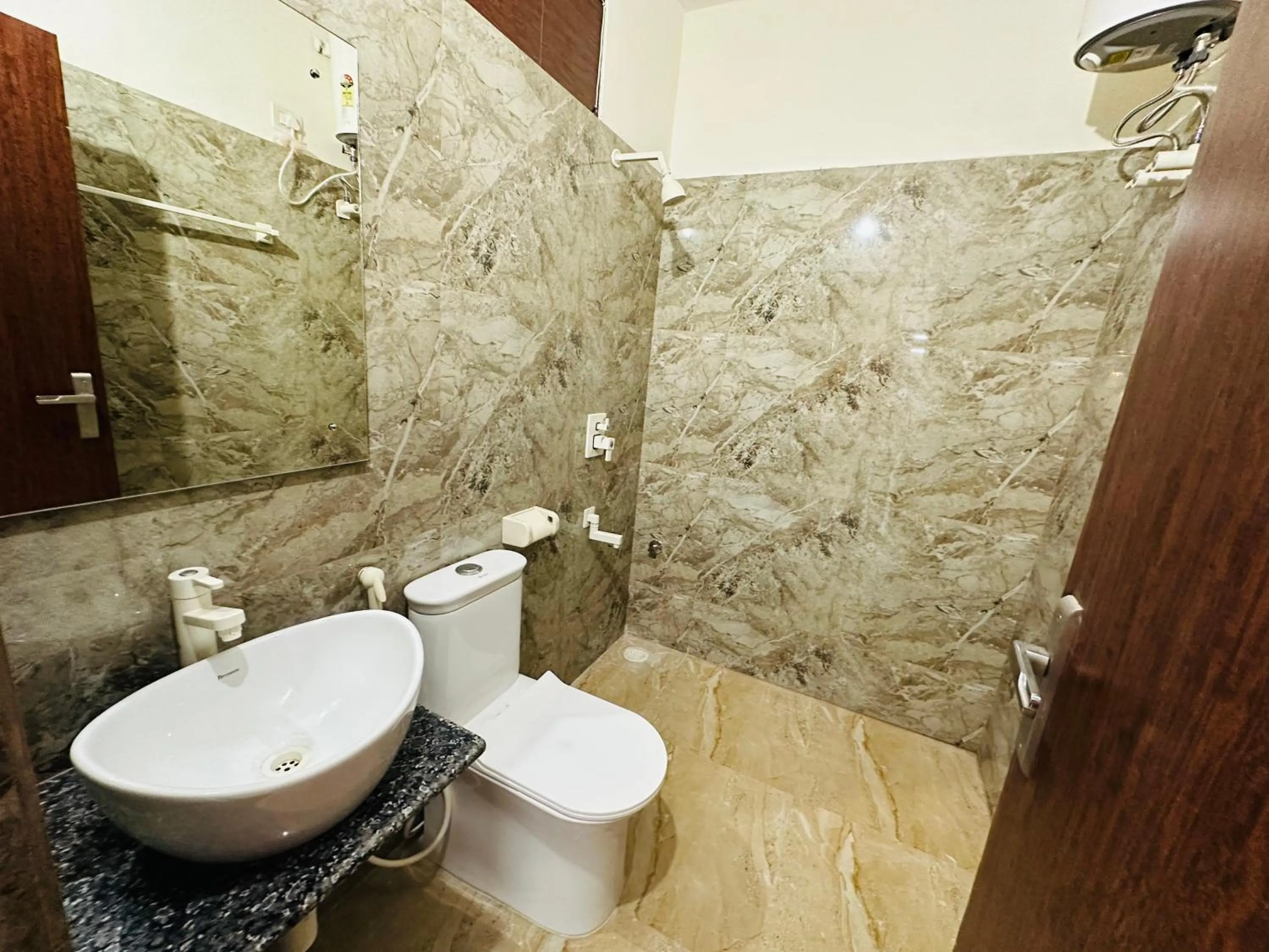 Shower in Sheela Homestay