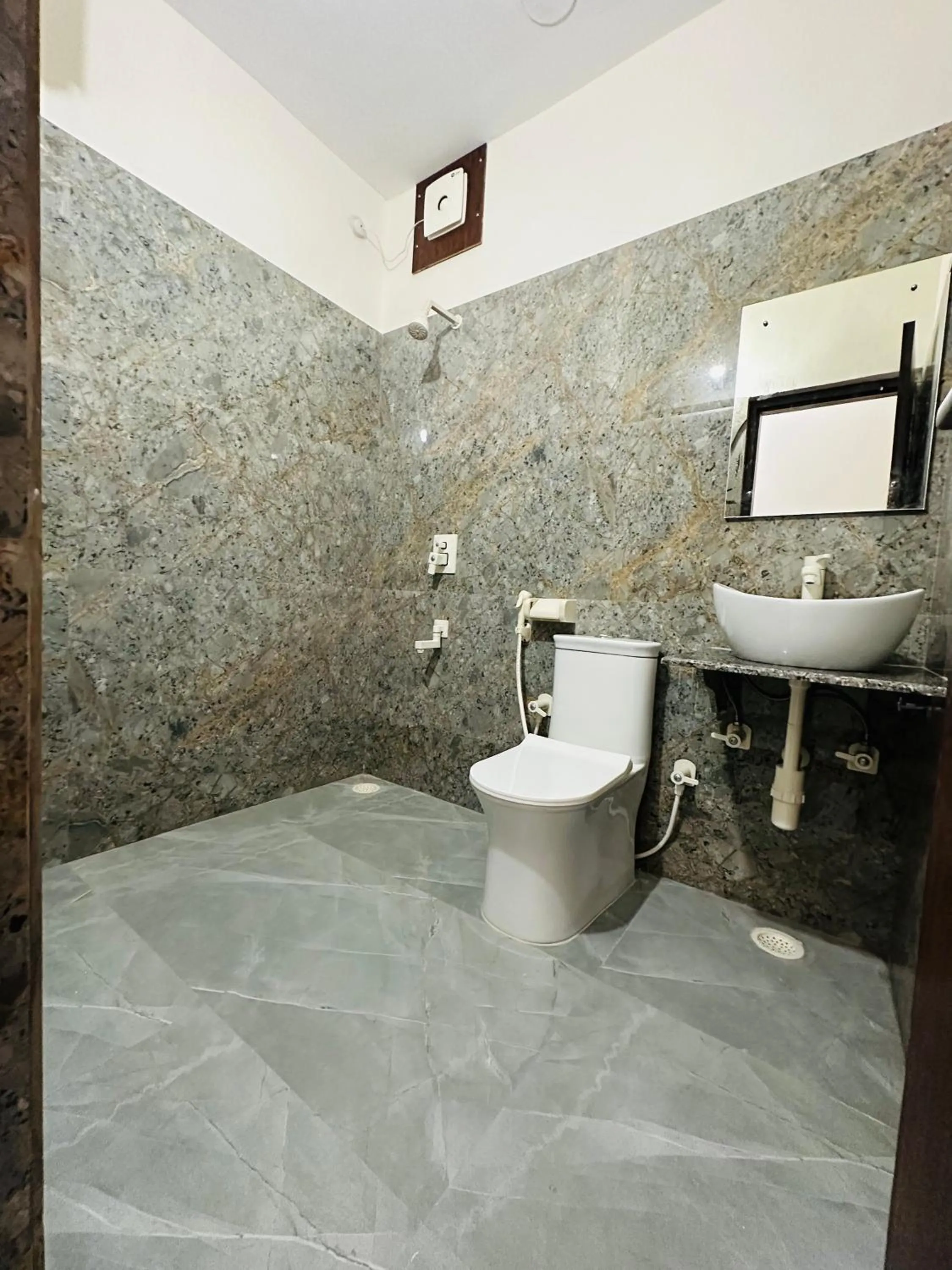 Toilet in Sheela Homestay
