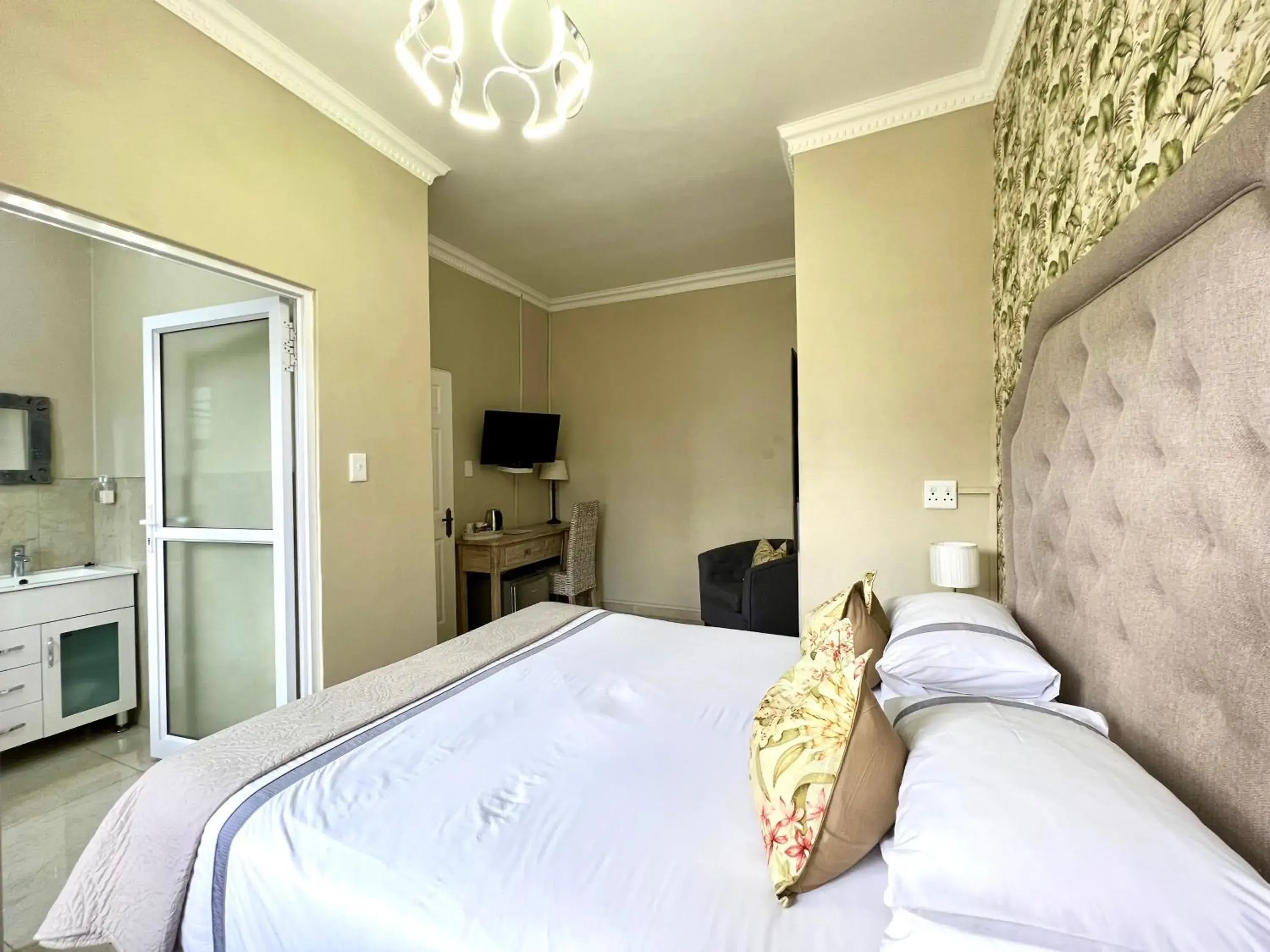 Double Room in Musgrave Avenue Guest Lodge Double Room in Musgrave Avenue Guest Lodge