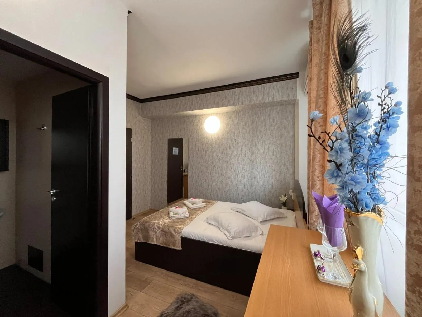 Bed in Pensiunea Nys