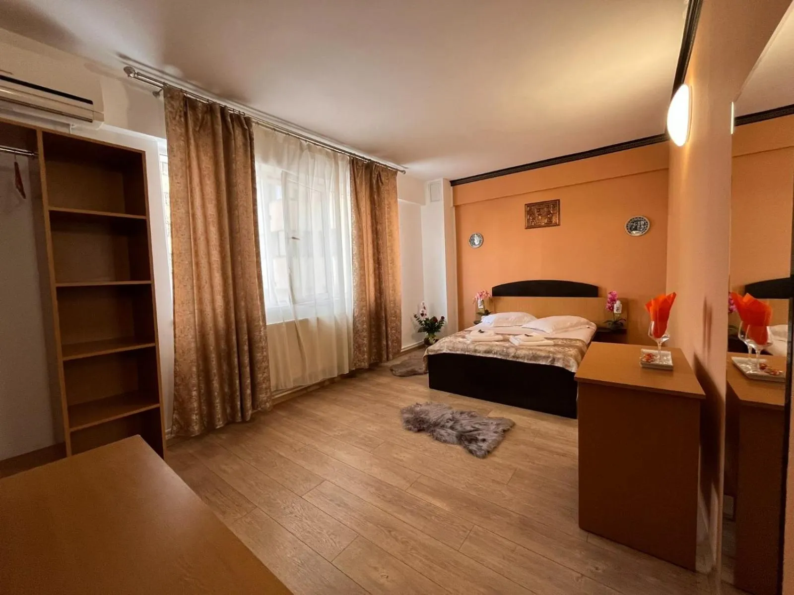Bed in Pensiunea Nys