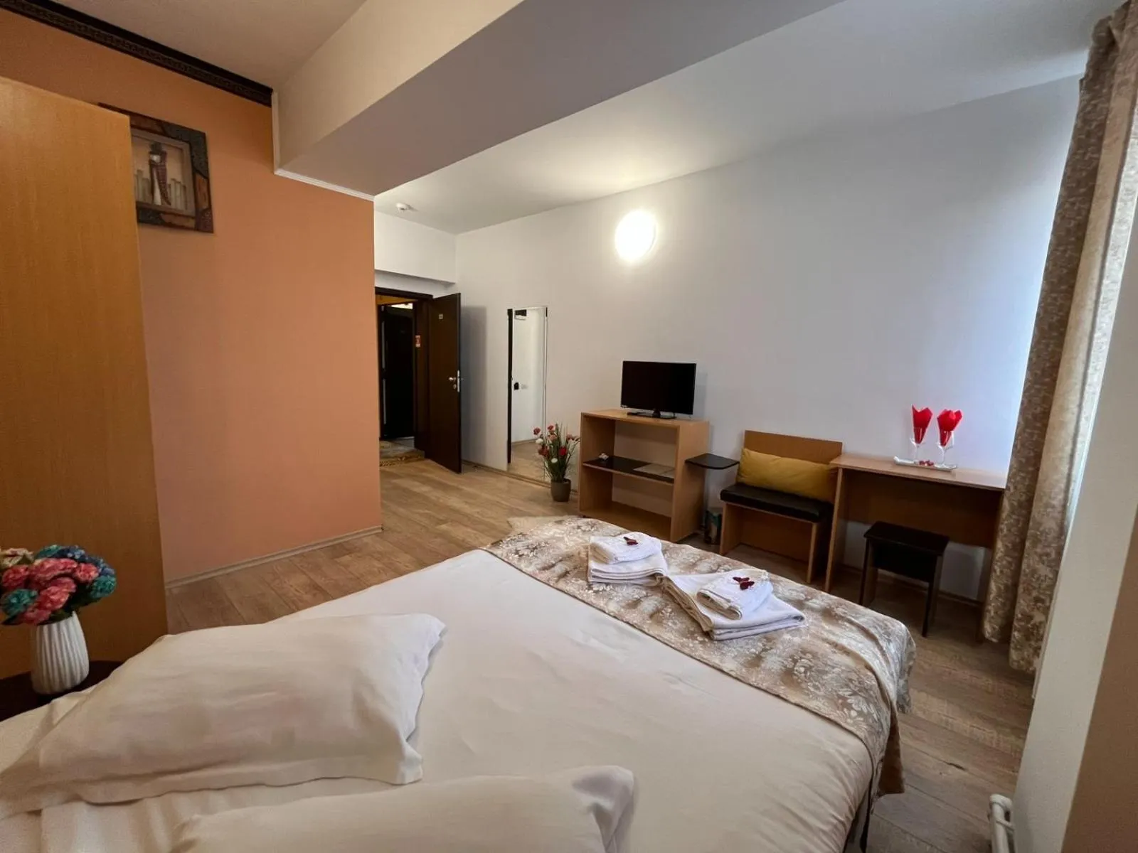 Bed in Pensiunea Nys