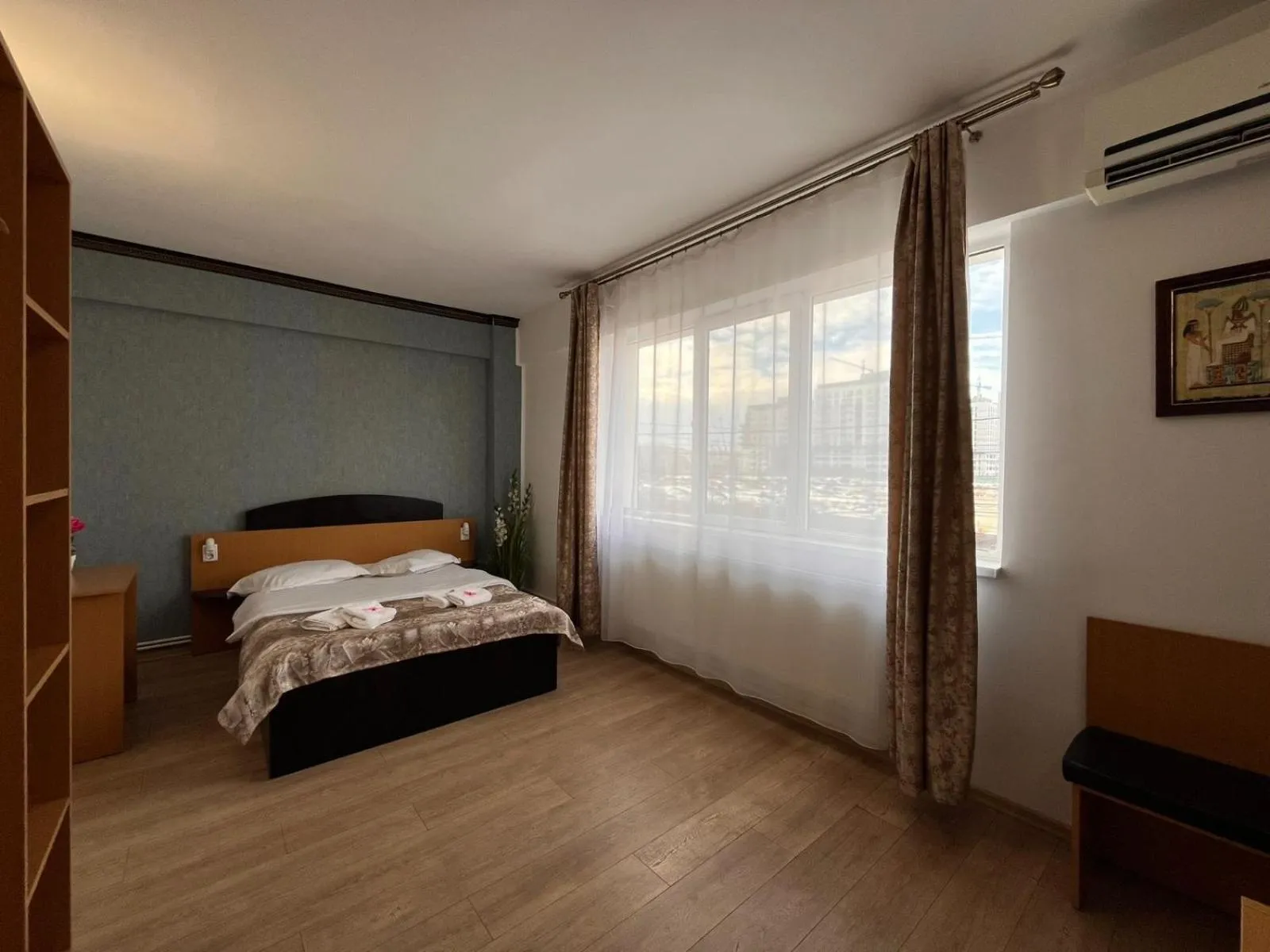 Bed in Pensiunea Nys