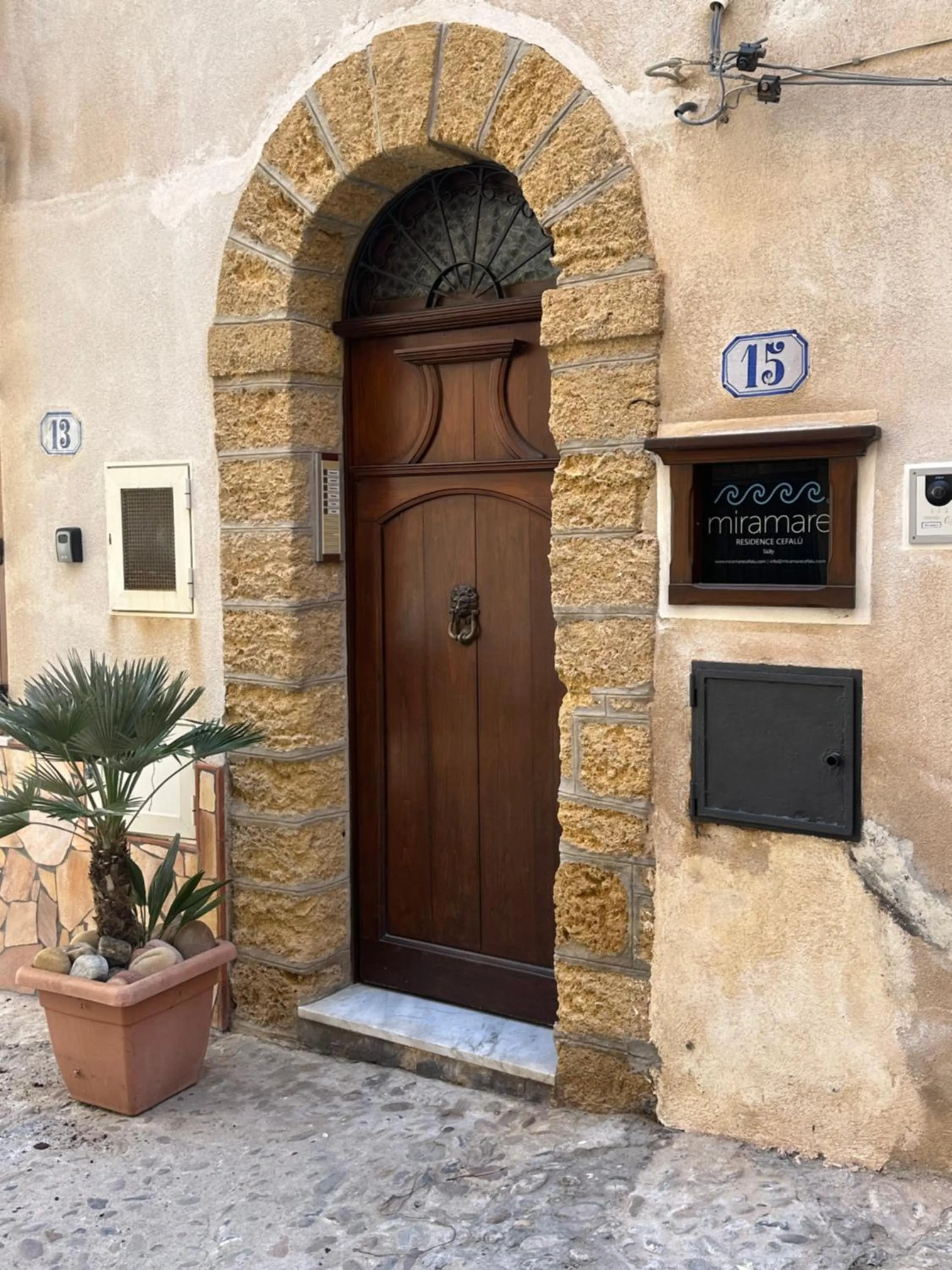 Facade/entrance in MiraMare Residence Cefalú
