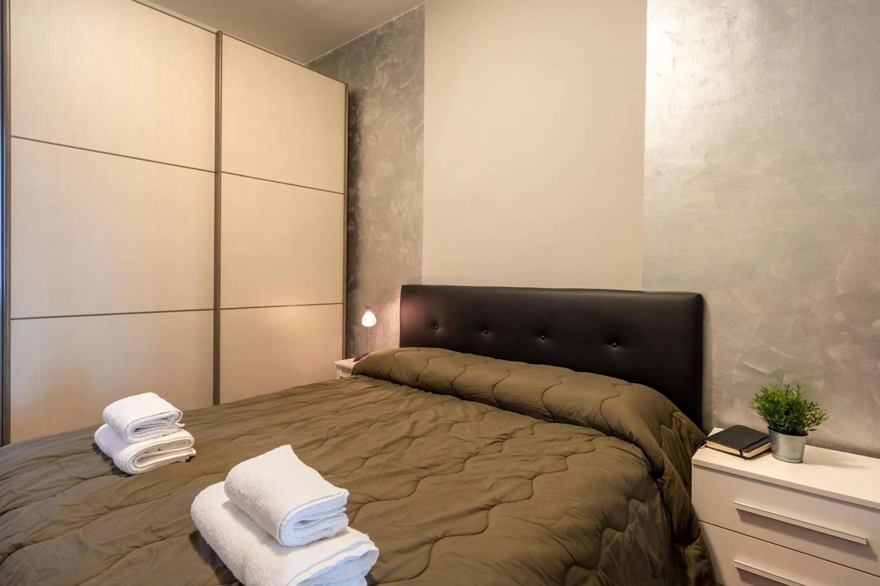Bedroom, Bed in GuestHost - Villa Torre Leporano a due passi dal mare