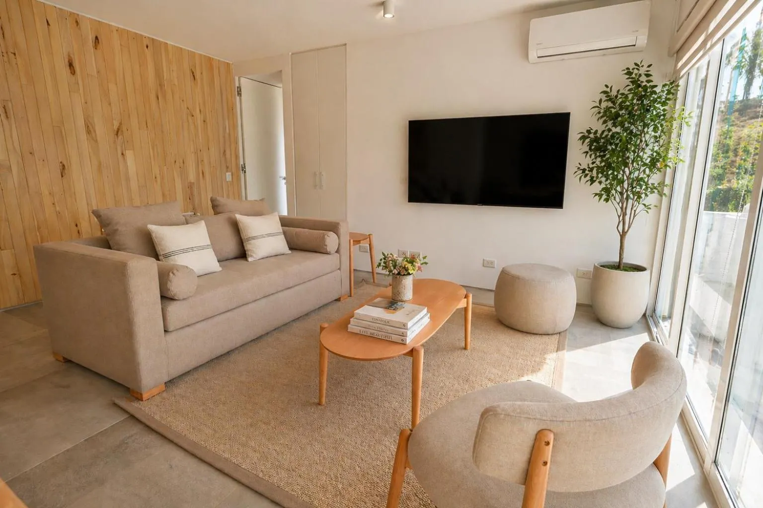 Communal lounge/ TV room in B612 Bariloche