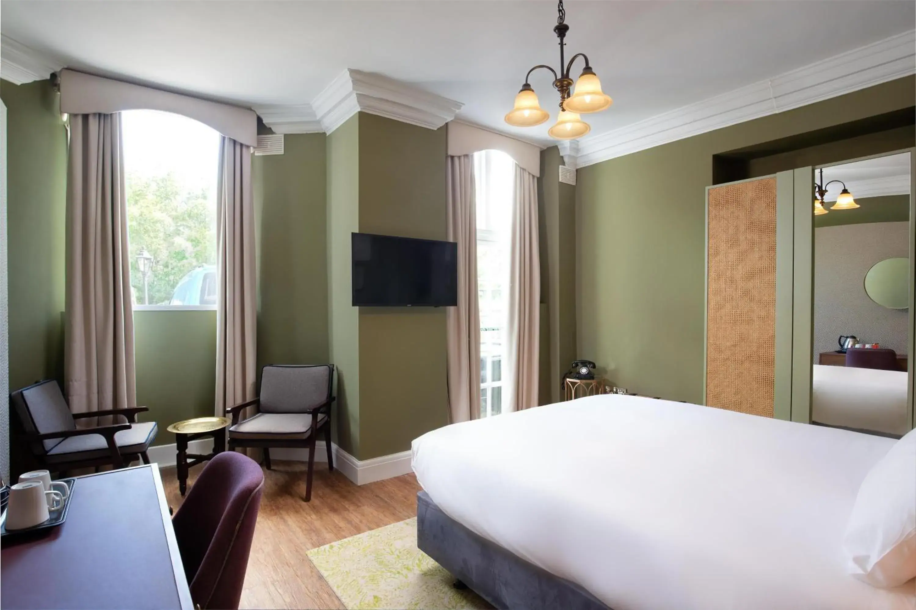 Bed in Elmbank York, Tapestry Collection by Hilton Bed in Elmbank York, Tapestry Collection by Hilton