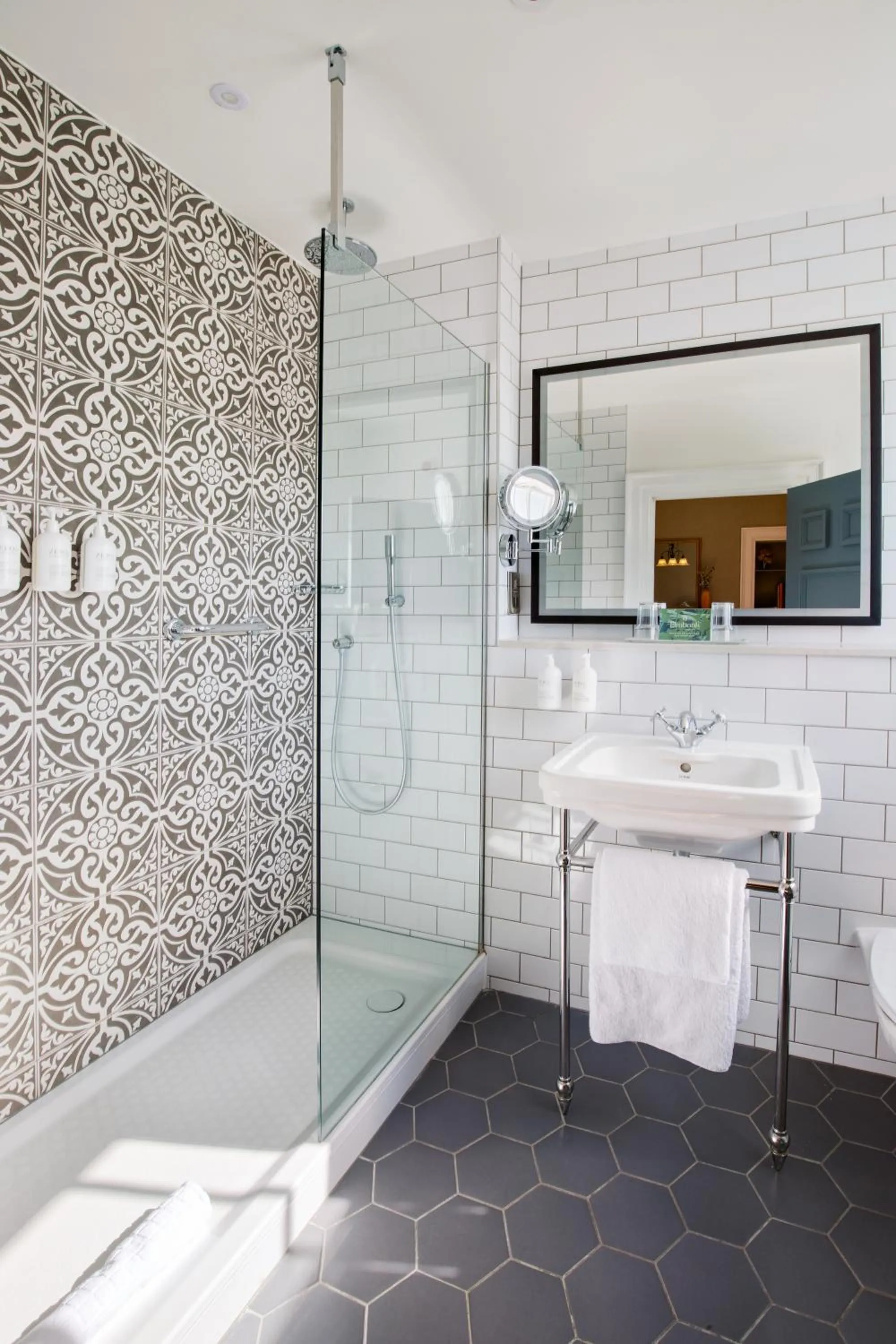 Shower in Elmbank York, Tapestry Collection by Hilton