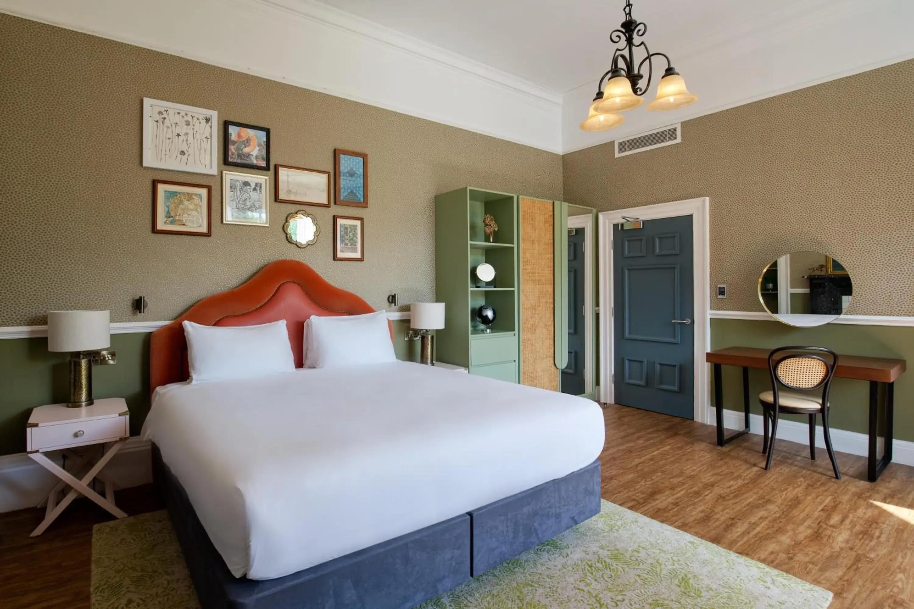 Bed in Elmbank York, Tapestry Collection by Hilton Bed in Elmbank York, Tapestry Collection by Hilton