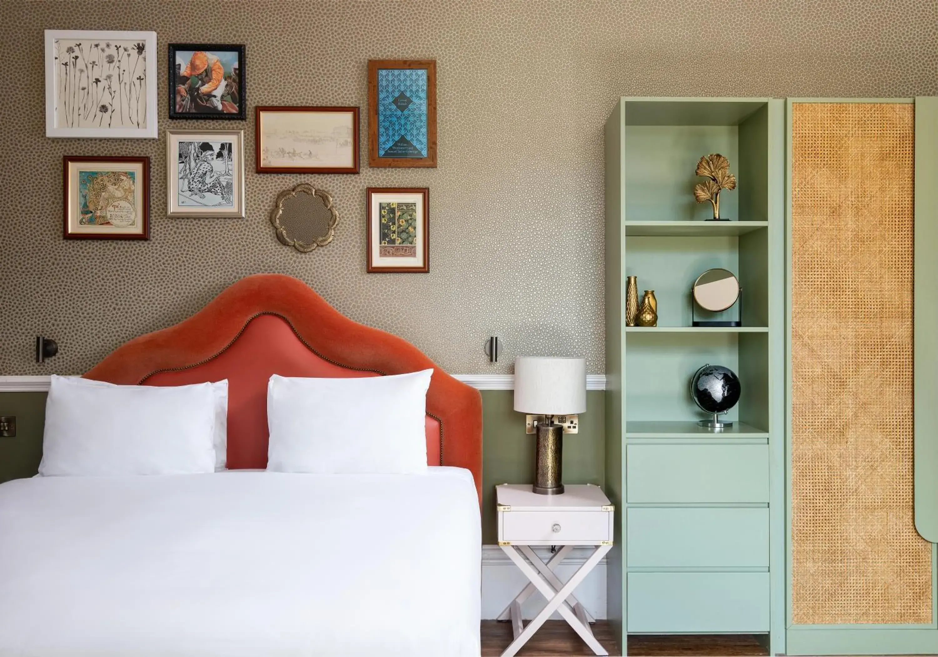 Bed in Elmbank York, Tapestry Collection by Hilton Bed in Elmbank York, Tapestry Collection by Hilton